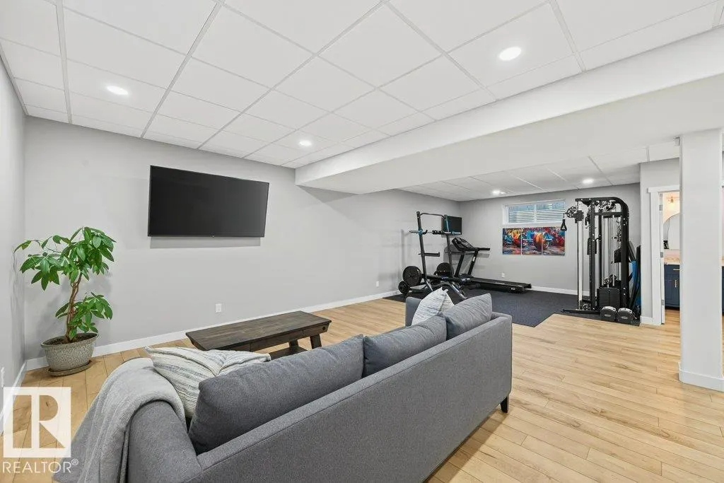 8220 GOURLAY Close