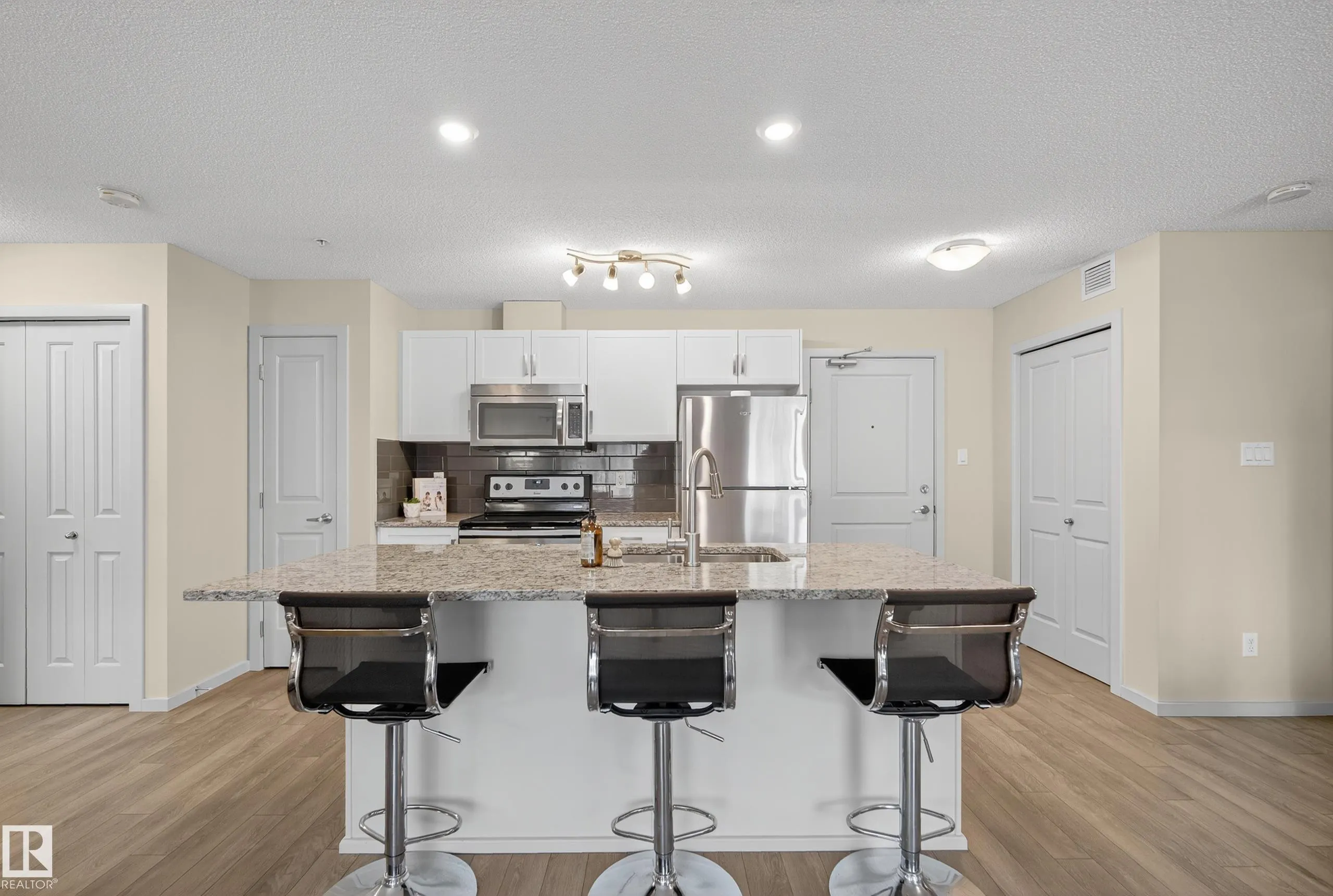 390 WINDERMERE Road