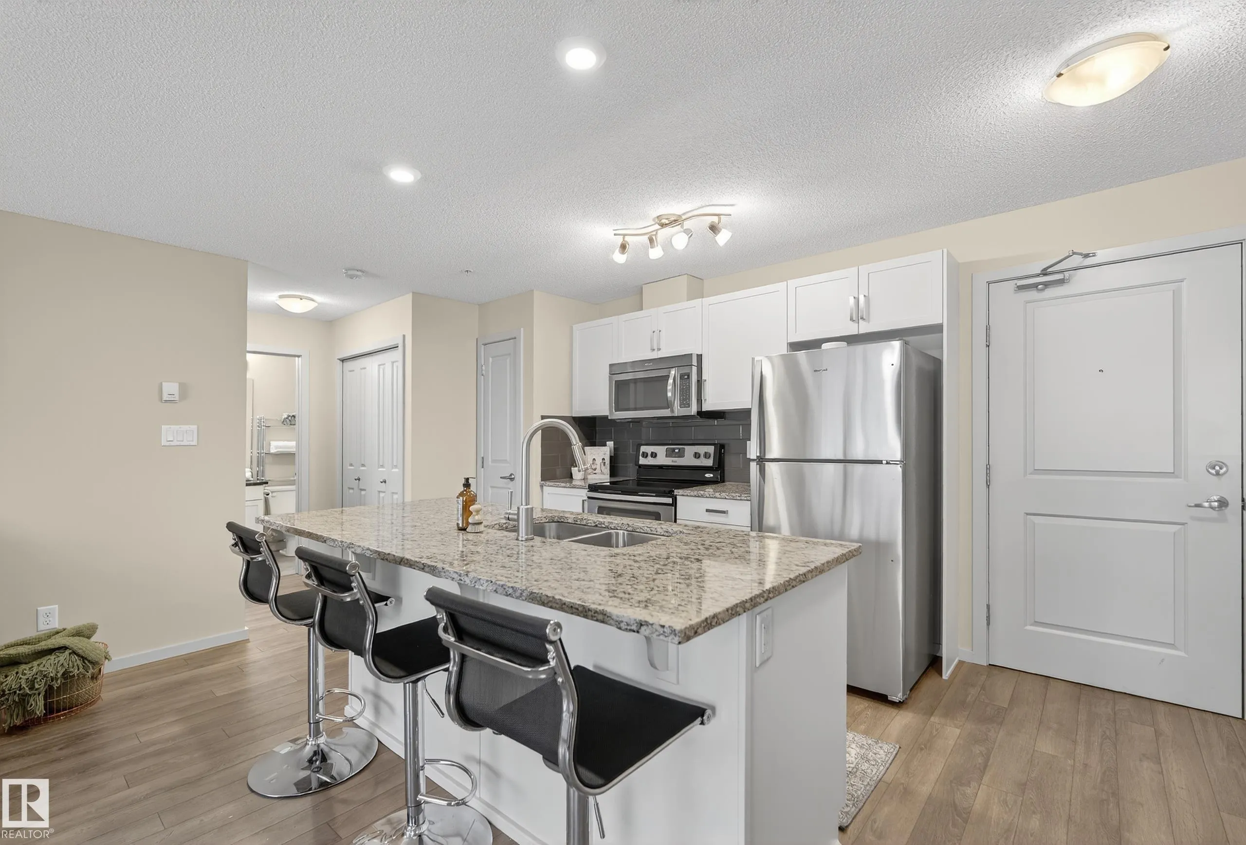 390 WINDERMERE Road