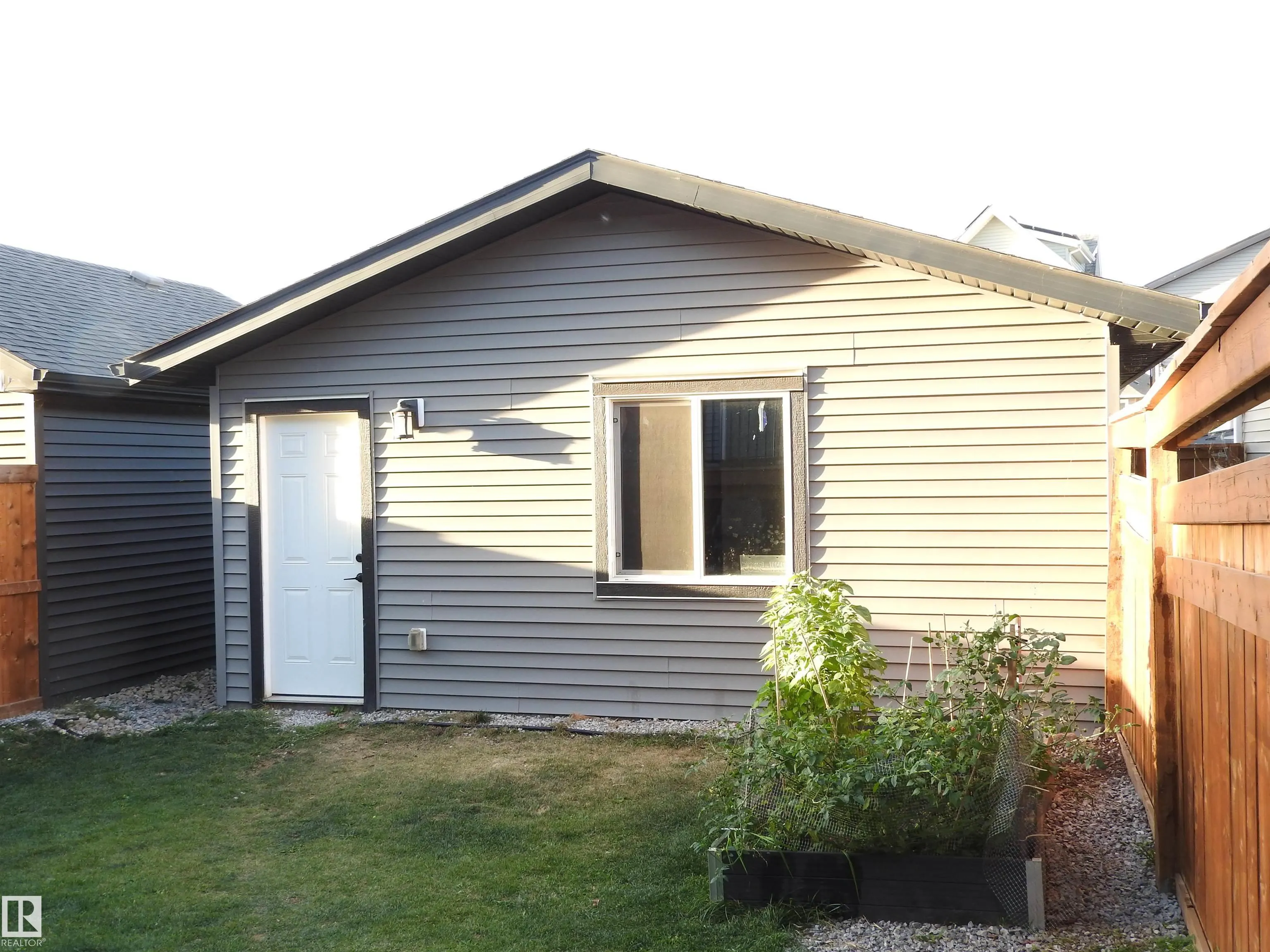 1011 DANIELS Loop