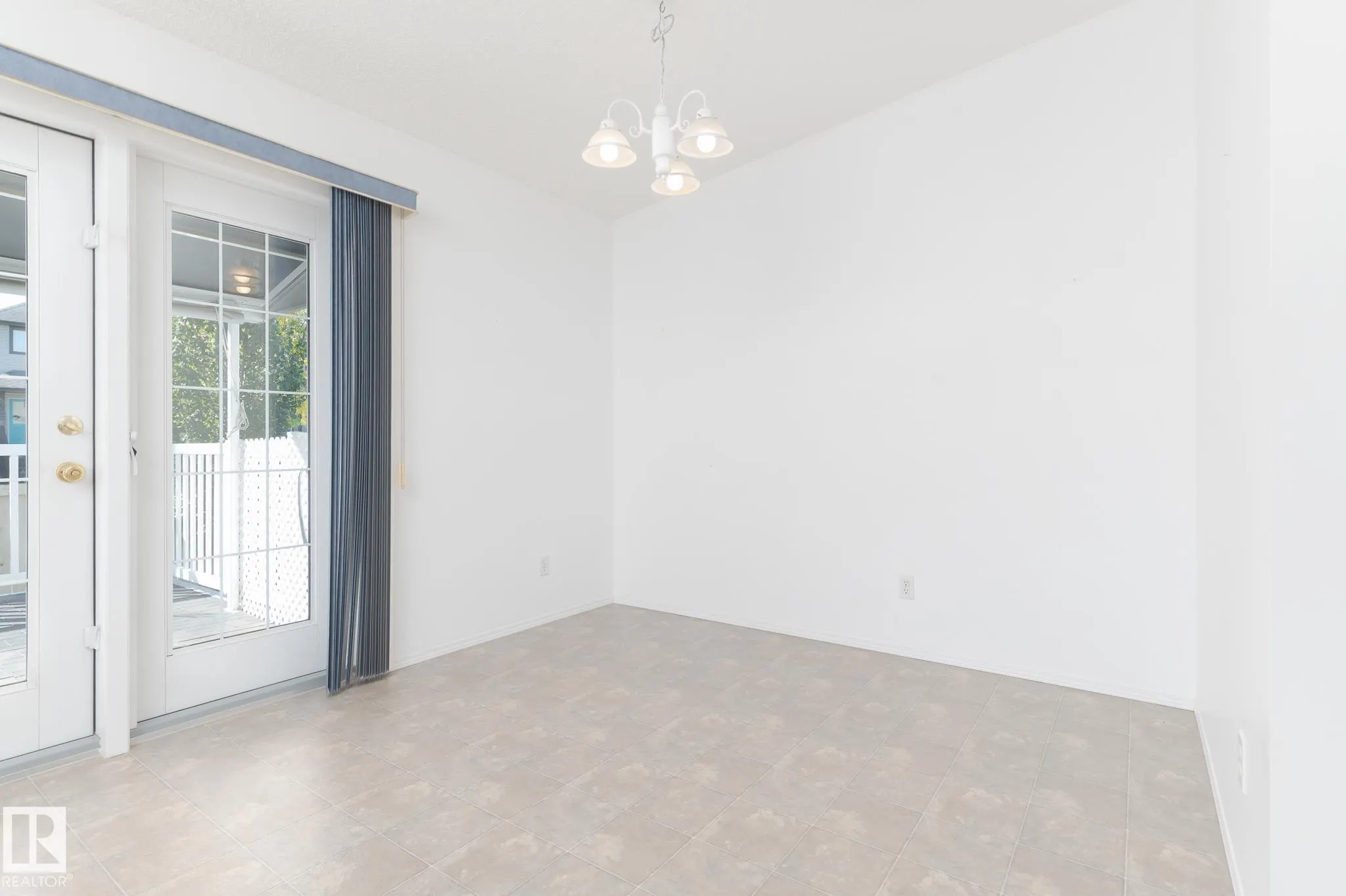 5 LANGLEY Crescent
