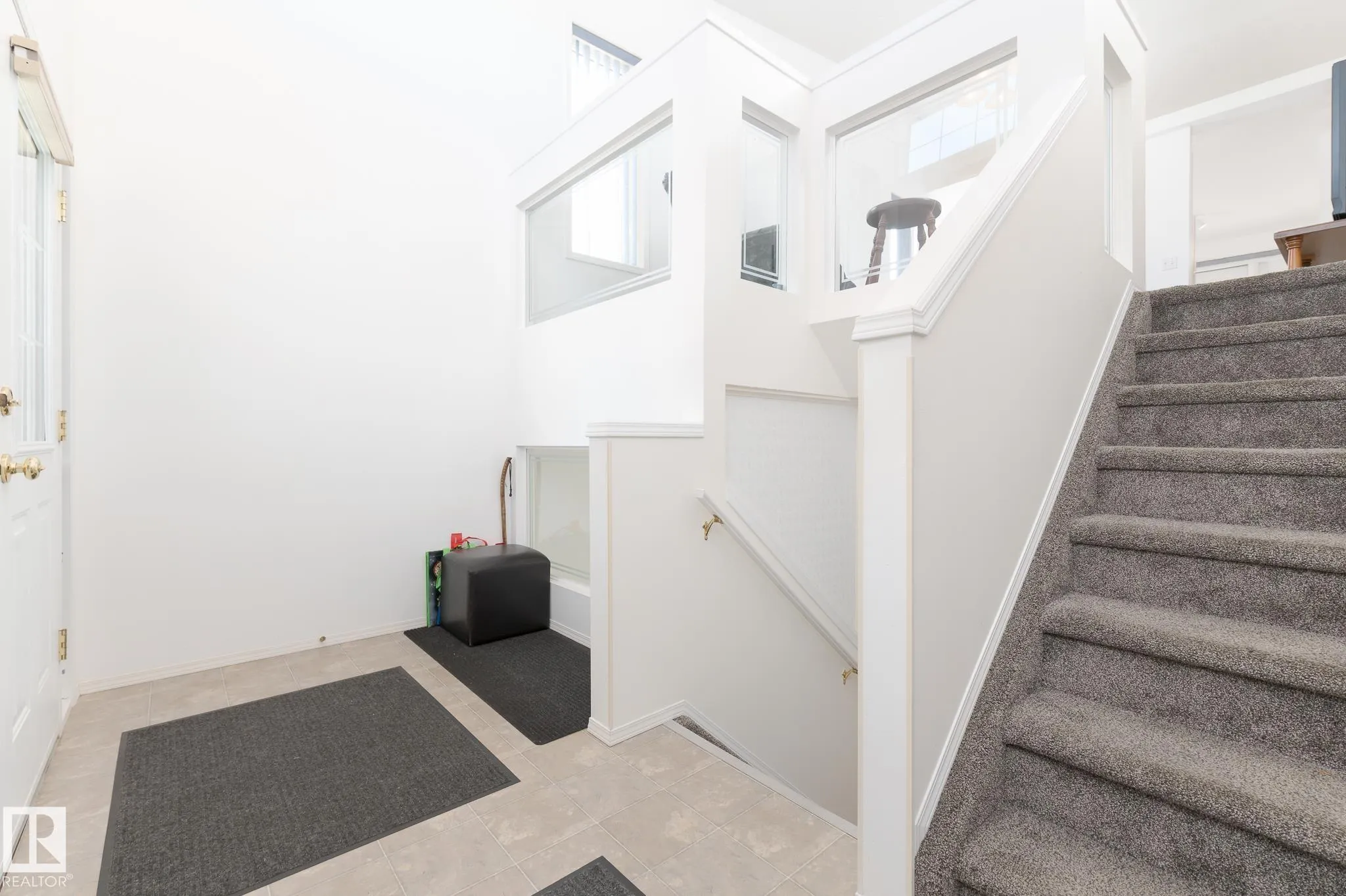 5 LANGLEY Crescent