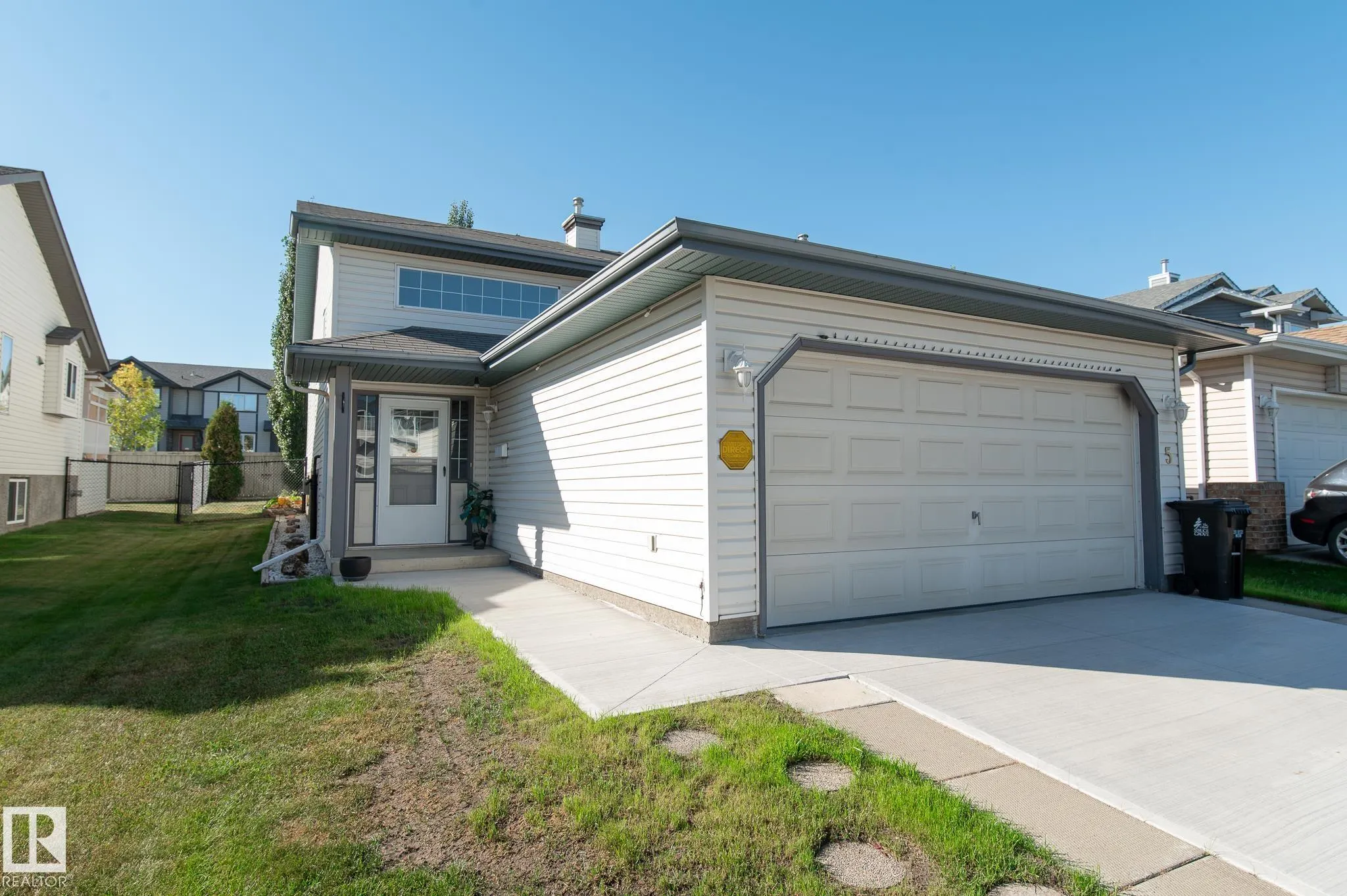 5 LANGLEY Crescent