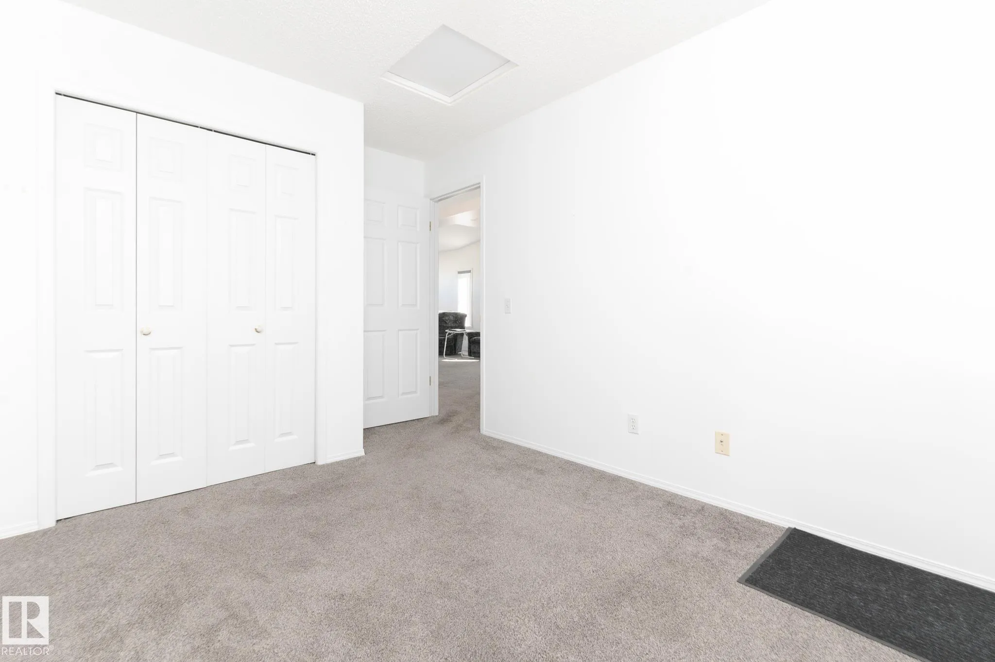 5 LANGLEY Crescent
