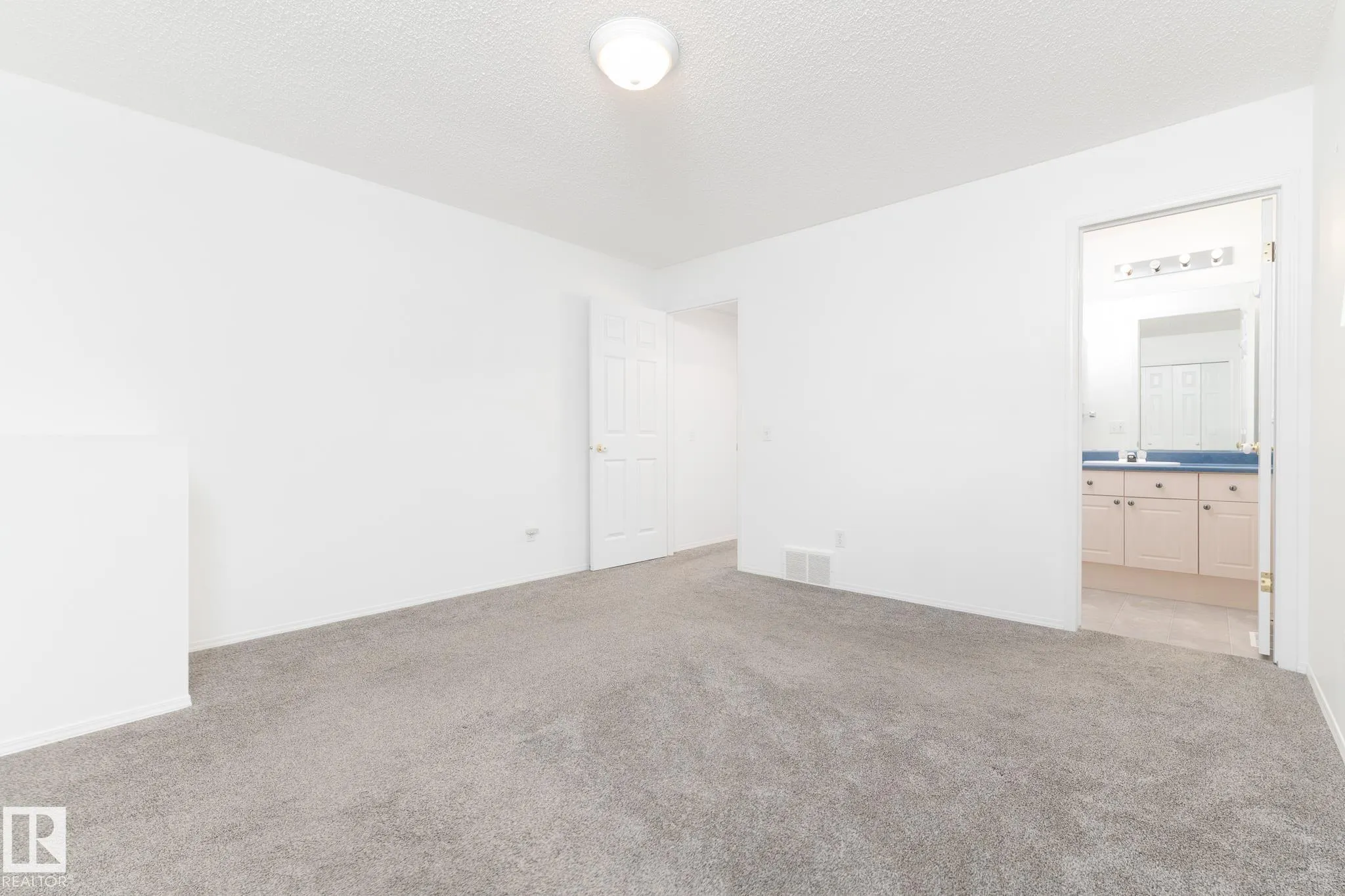 5 LANGLEY Crescent