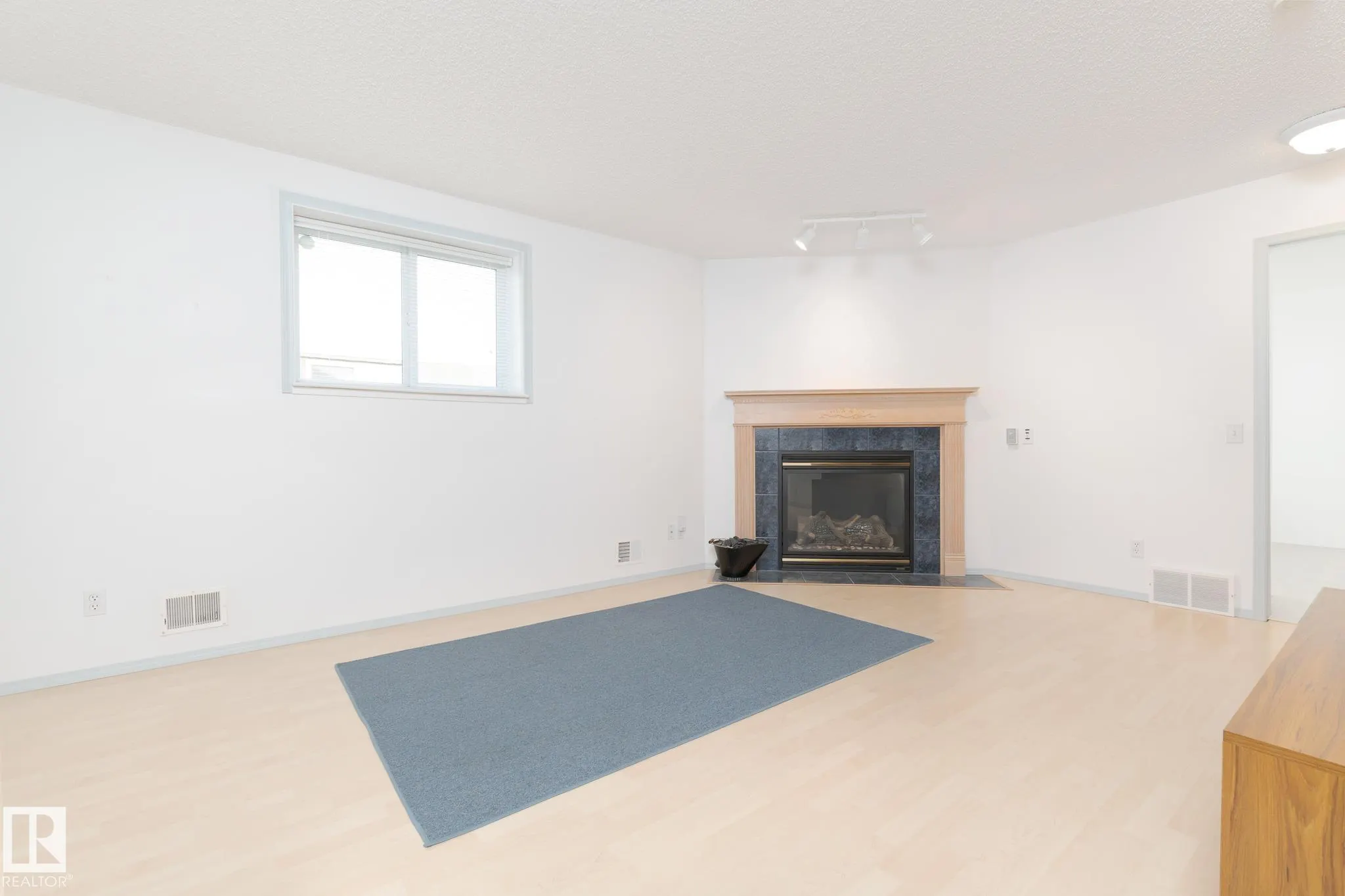 5 LANGLEY Crescent
