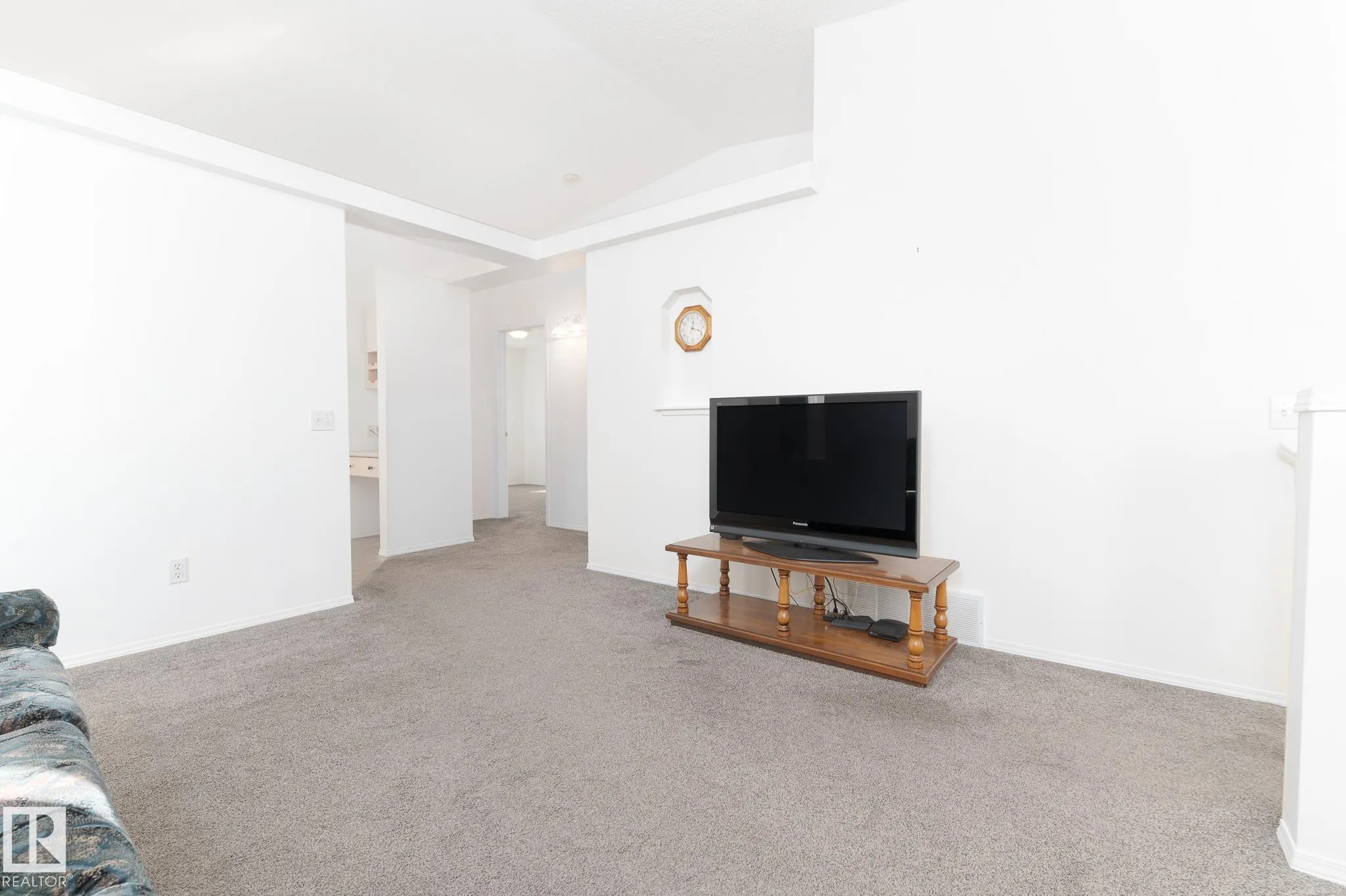 5 LANGLEY Crescent