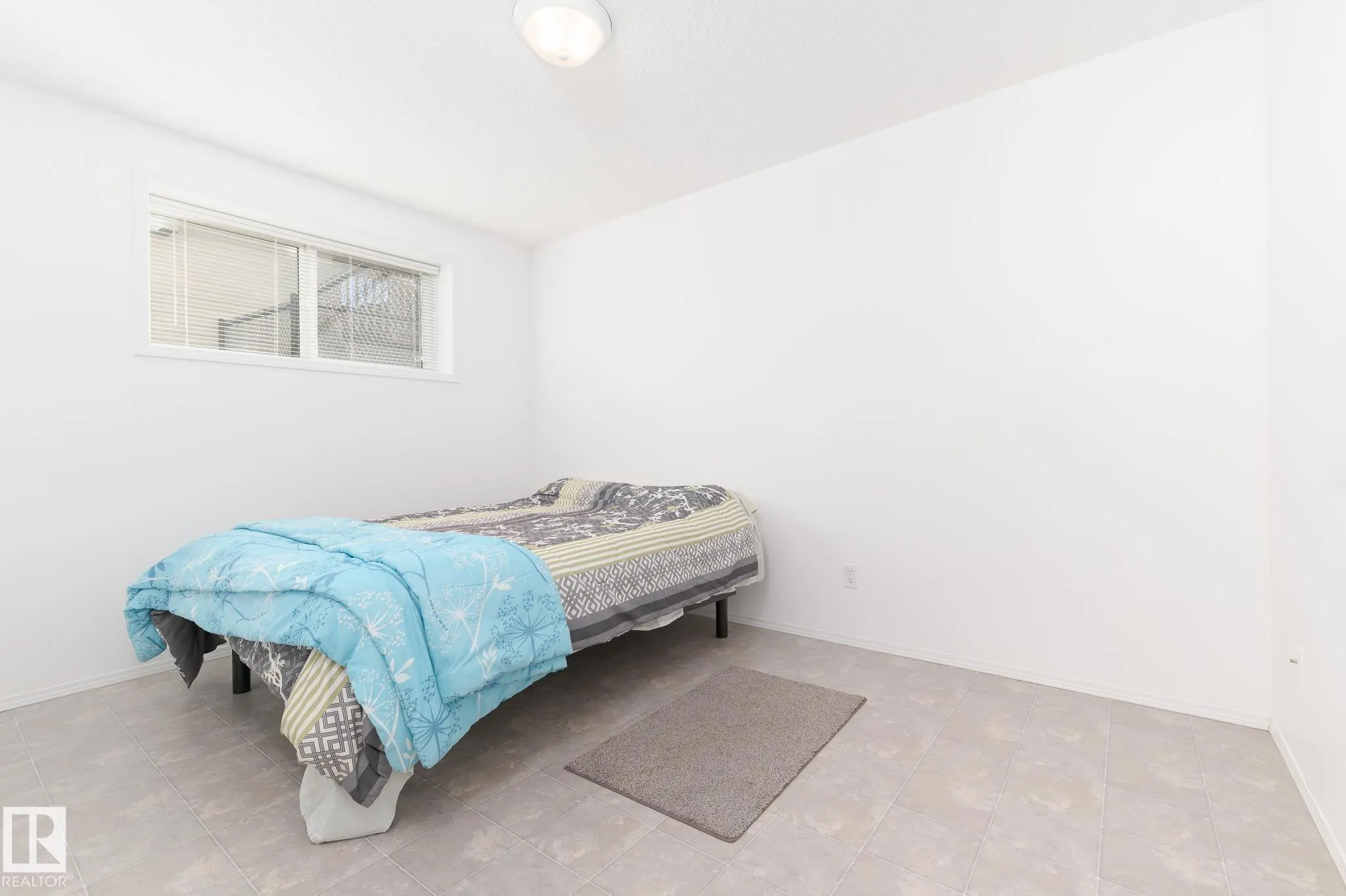 5 LANGLEY Crescent