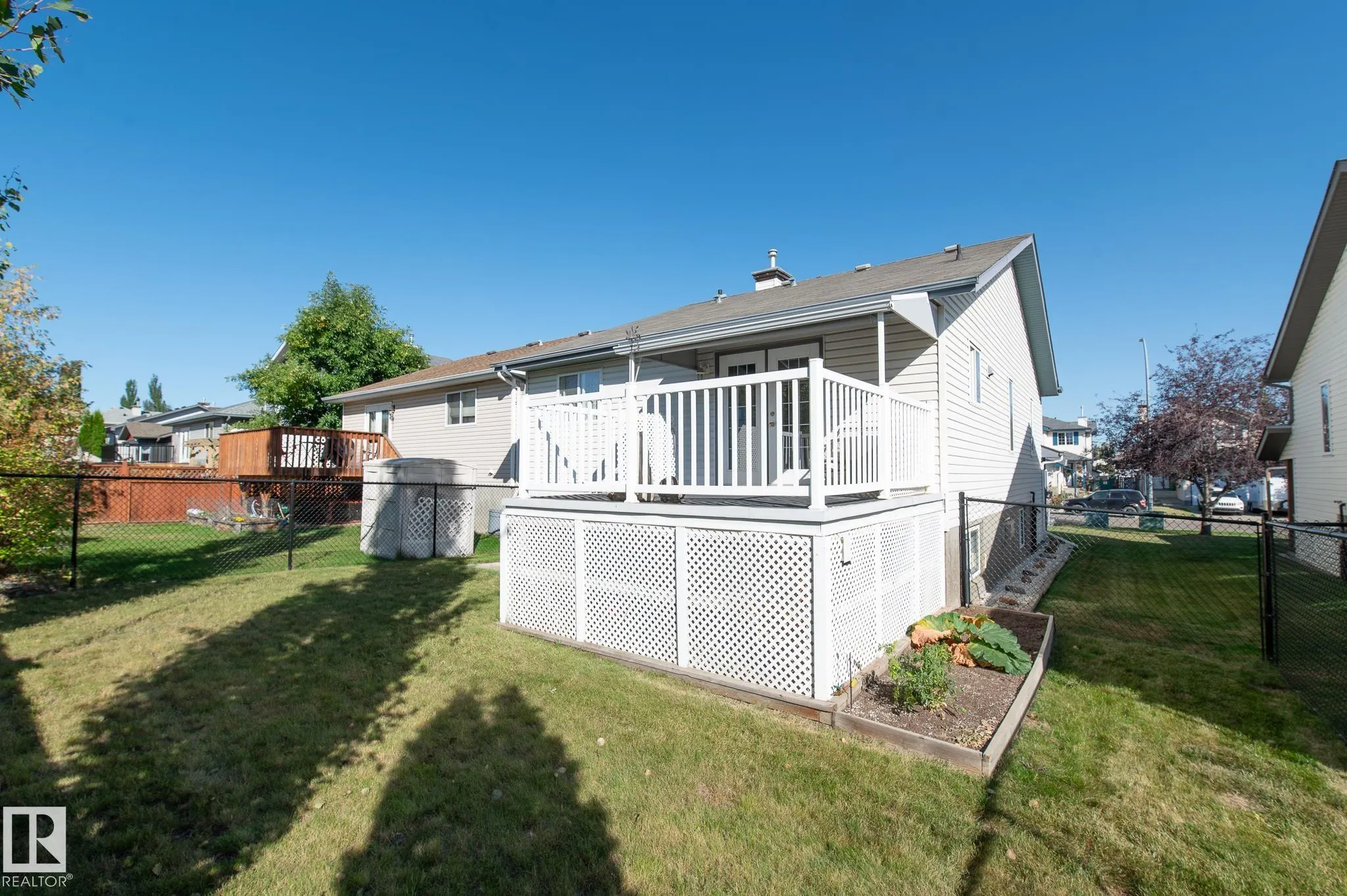 5 LANGLEY Crescent