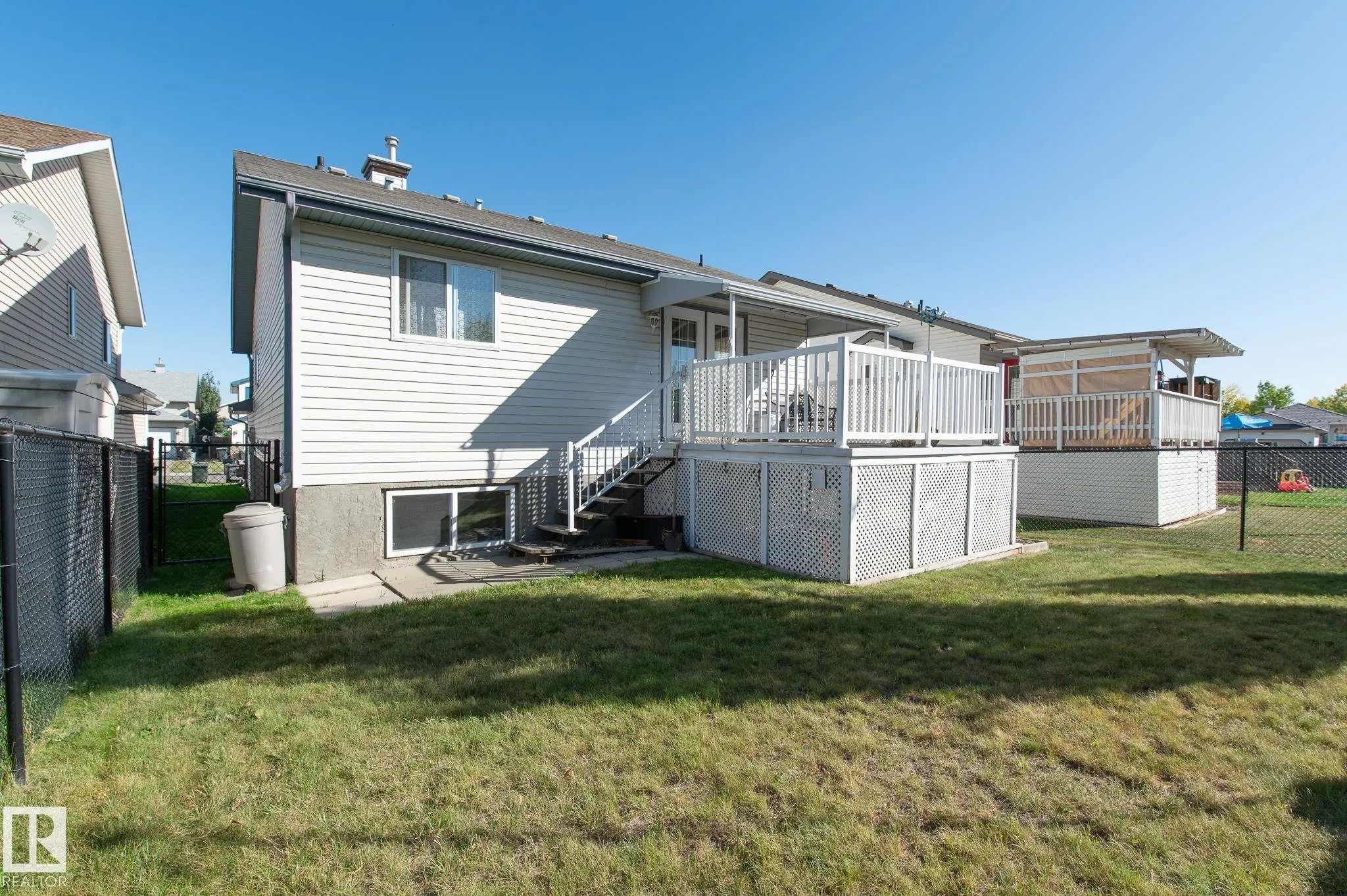 5 LANGLEY Crescent
