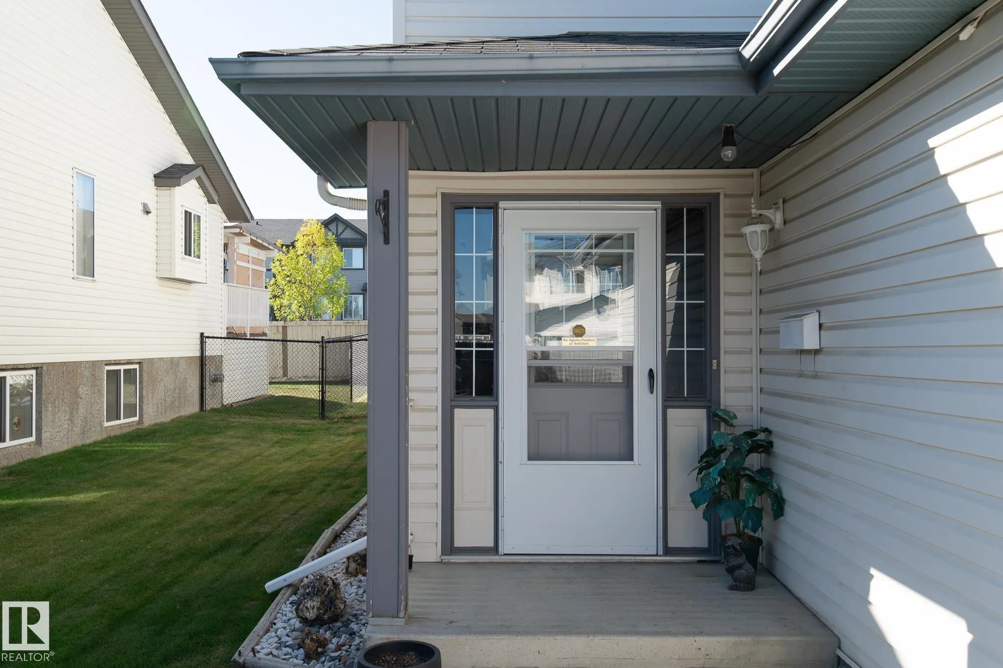 5 LANGLEY Crescent