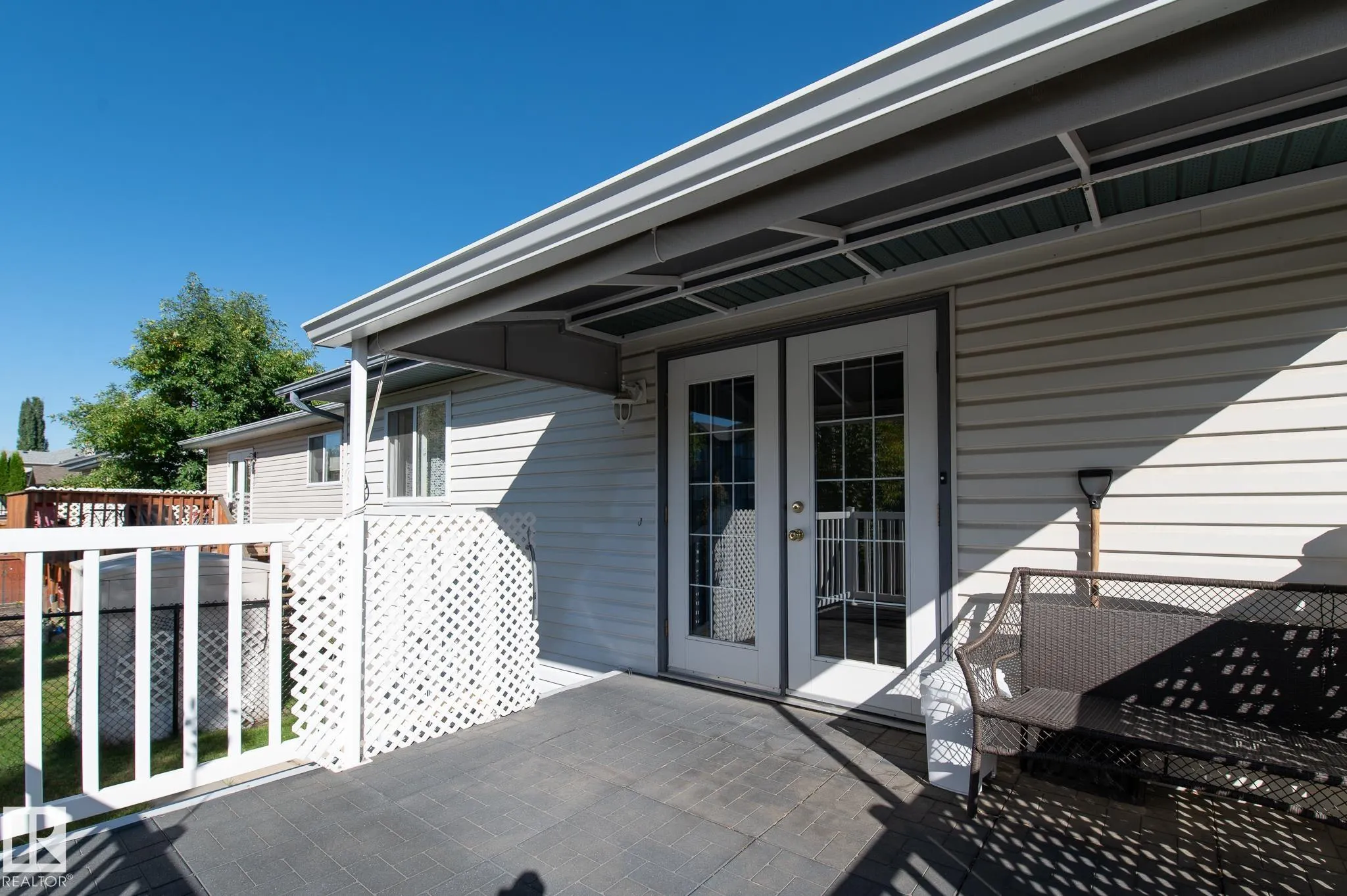 5 LANGLEY Crescent