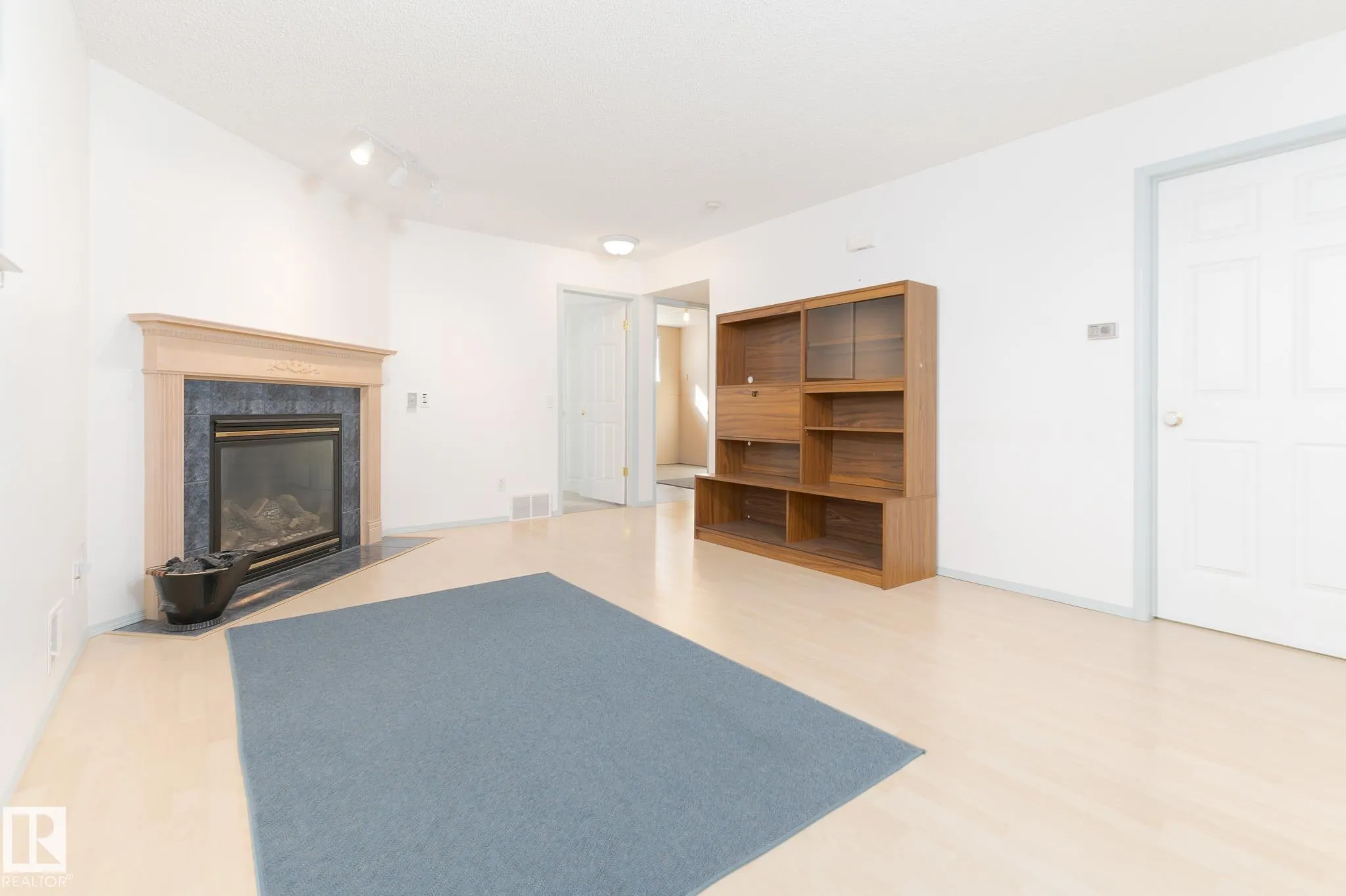 5 LANGLEY Crescent