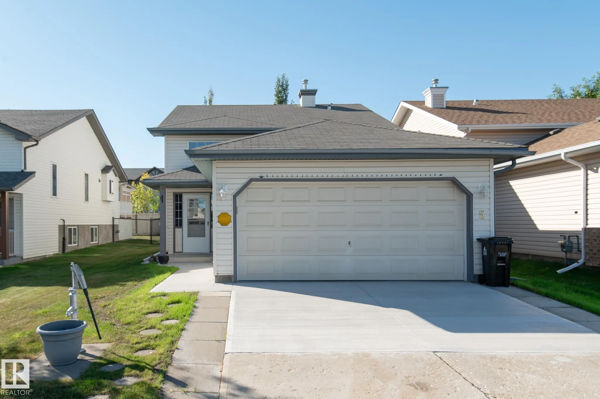 5 LANGLEY Crescent