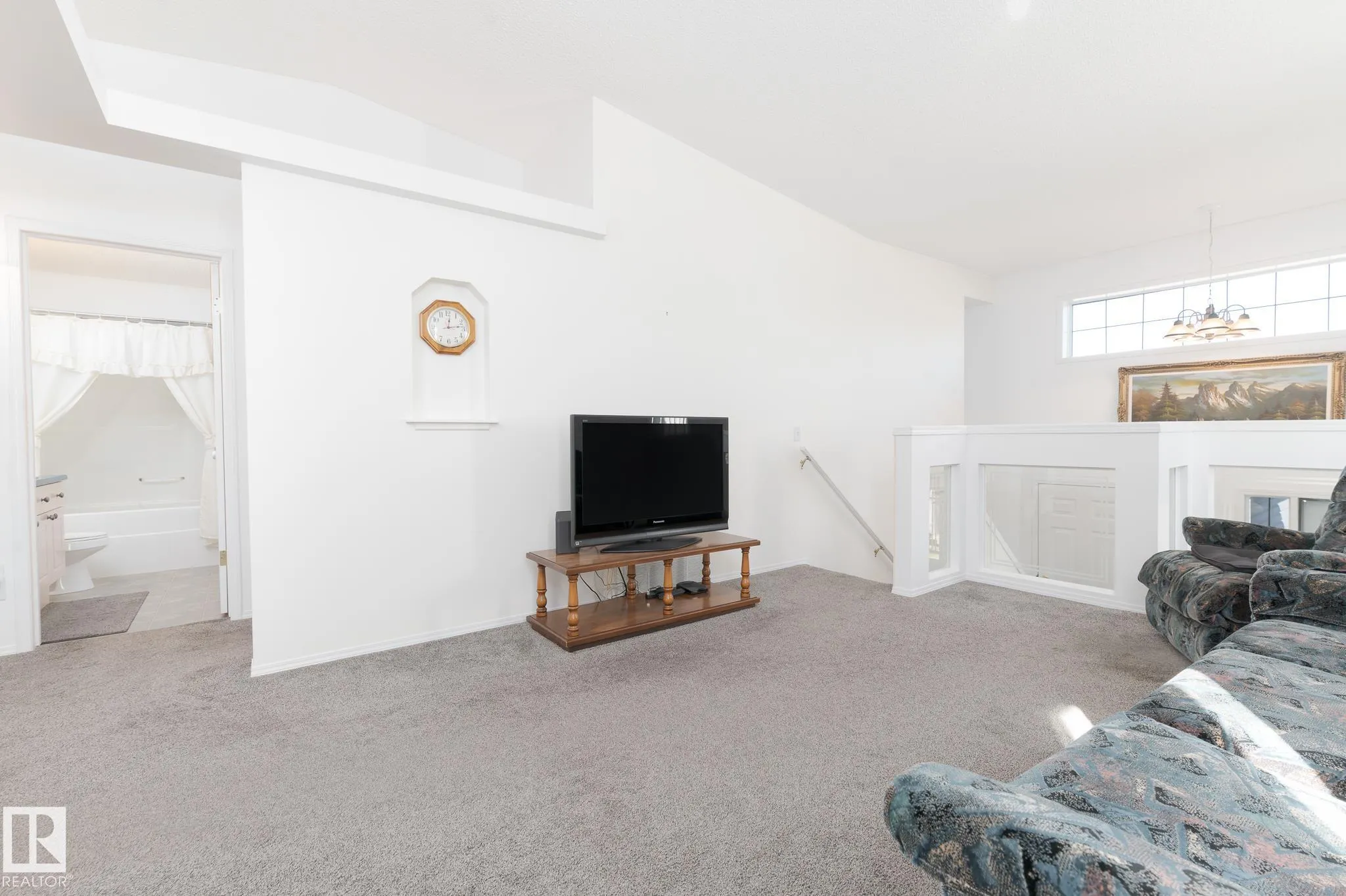 5 LANGLEY Crescent