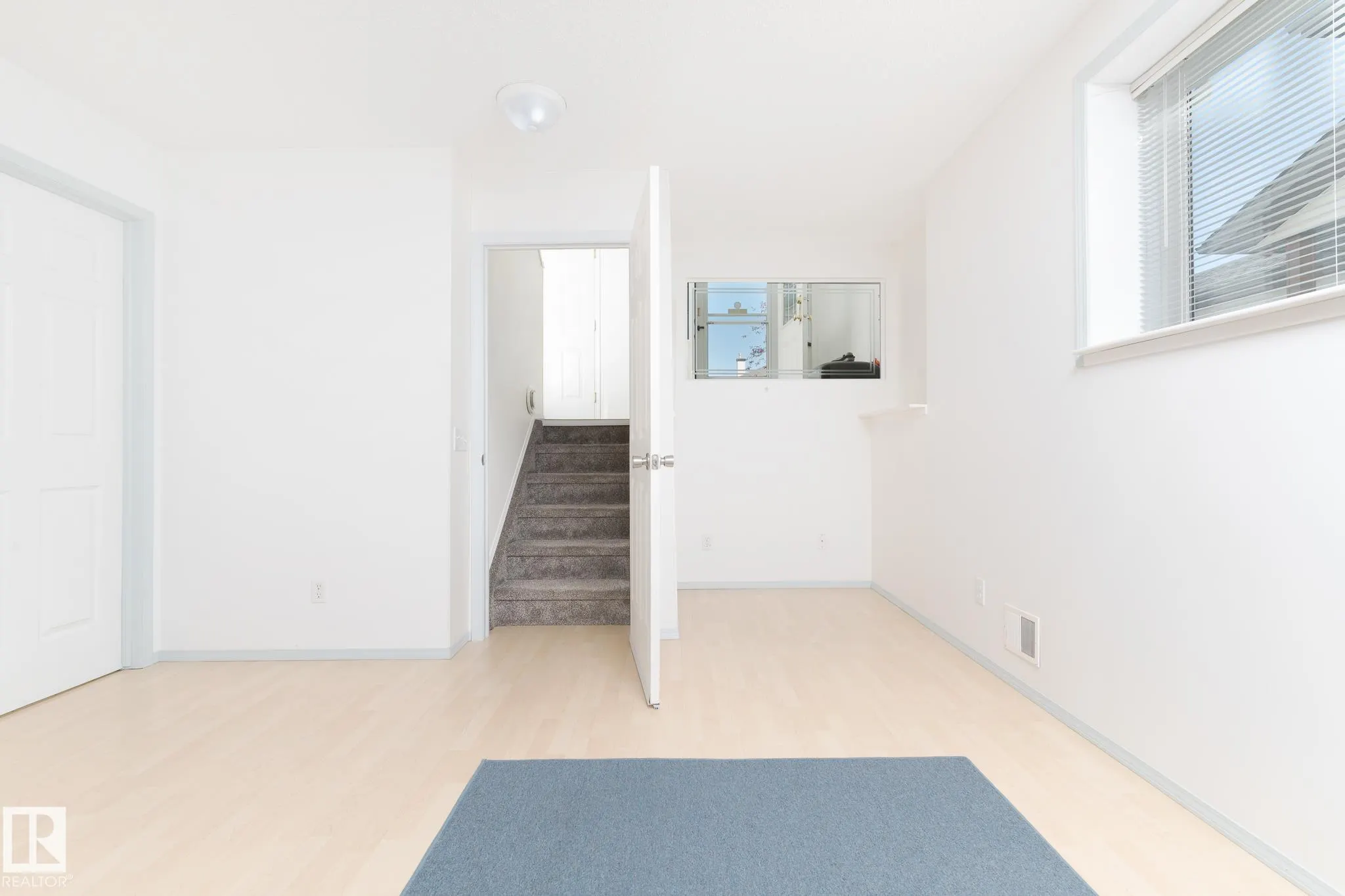 5 LANGLEY Crescent