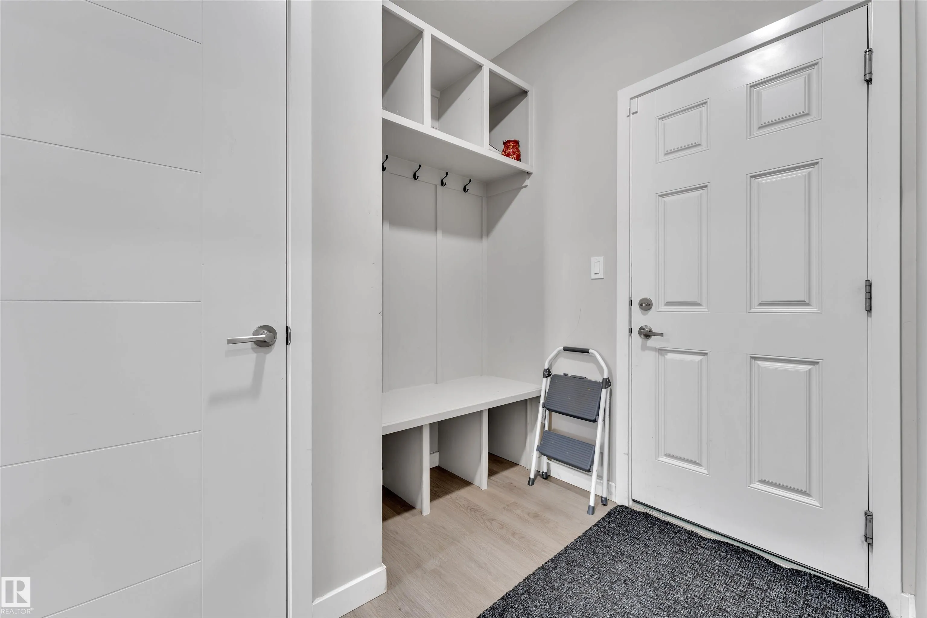 4339 HAWTHORN Landing
