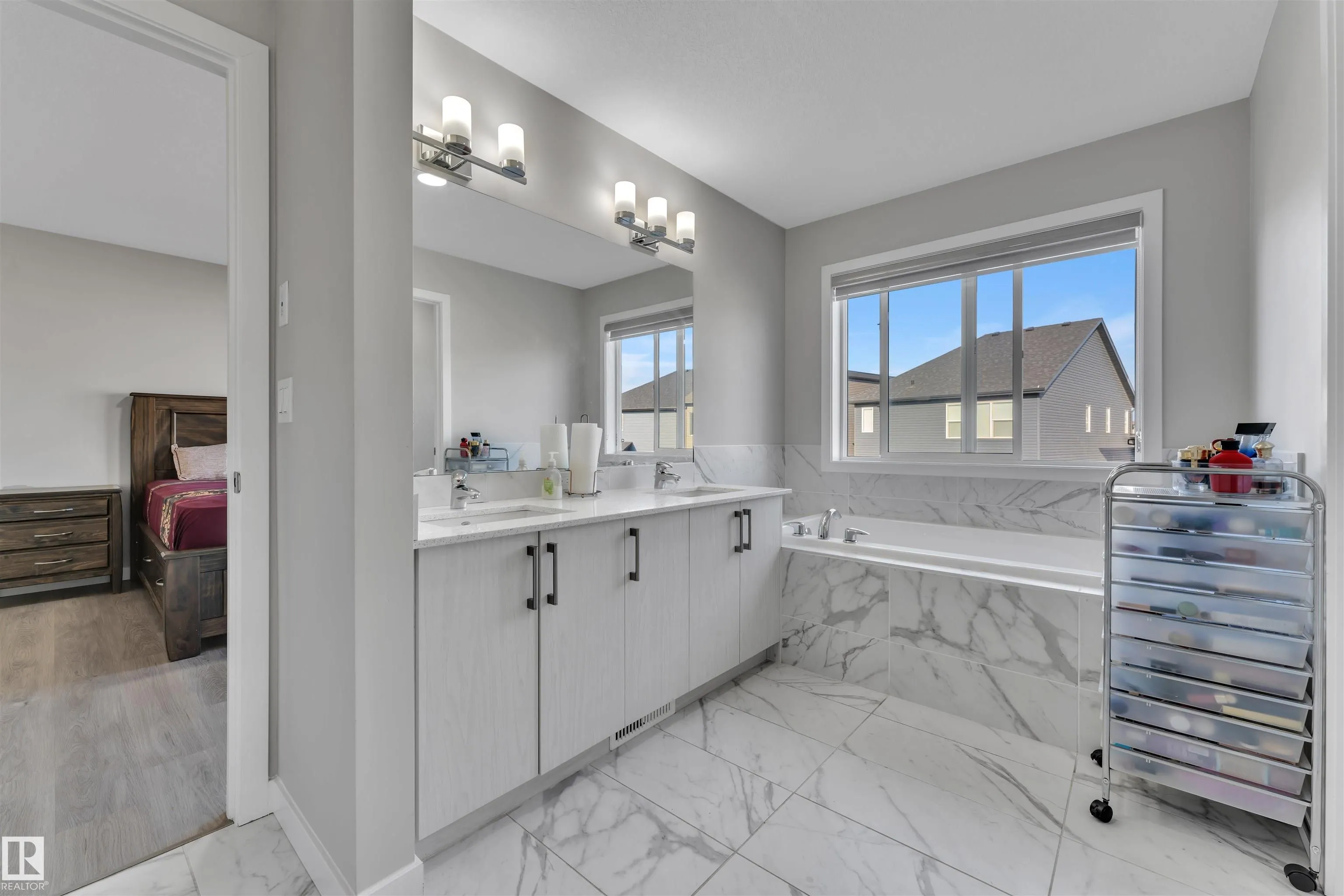 4339 HAWTHORN Landing