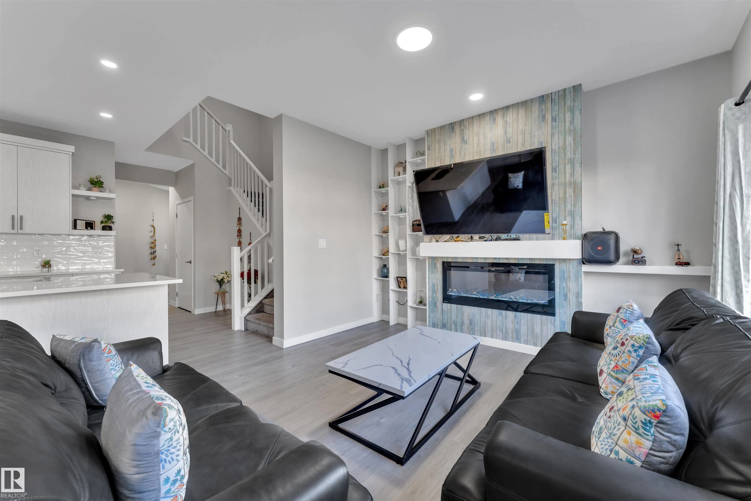 4339 HAWTHORN Landing