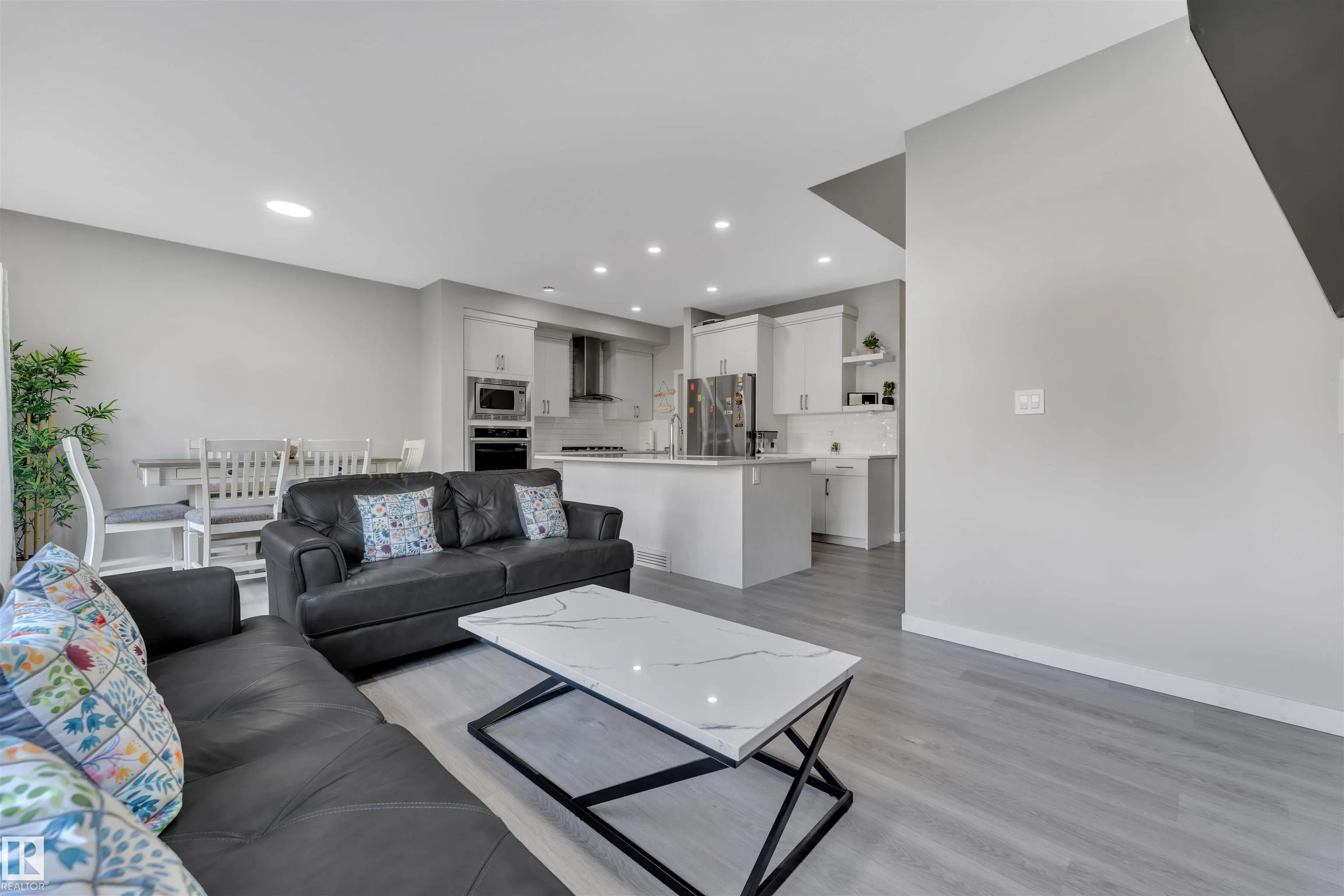 4339 HAWTHORN Landing