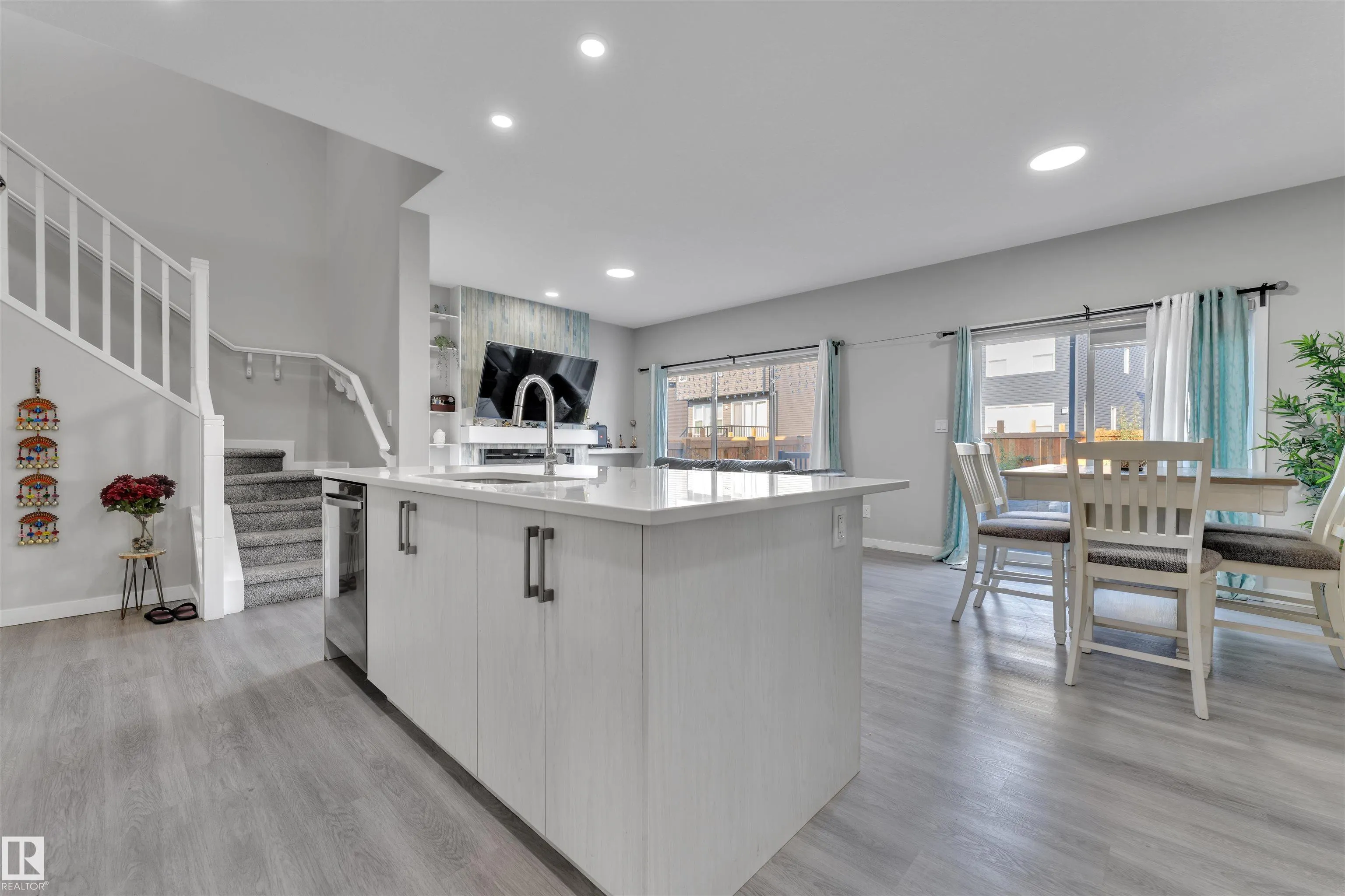 4339 HAWTHORN Landing