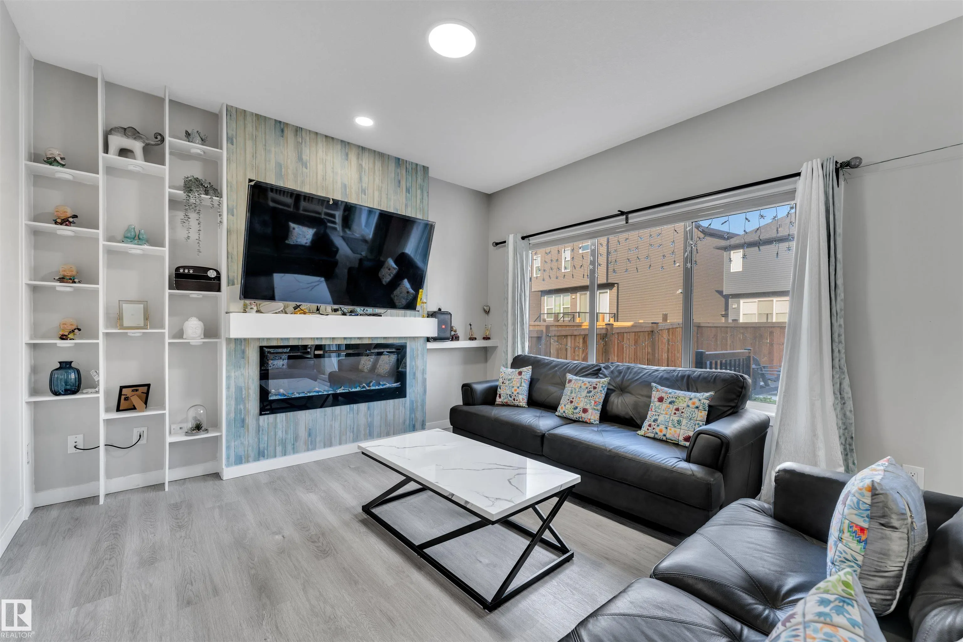 4339 HAWTHORN Landing