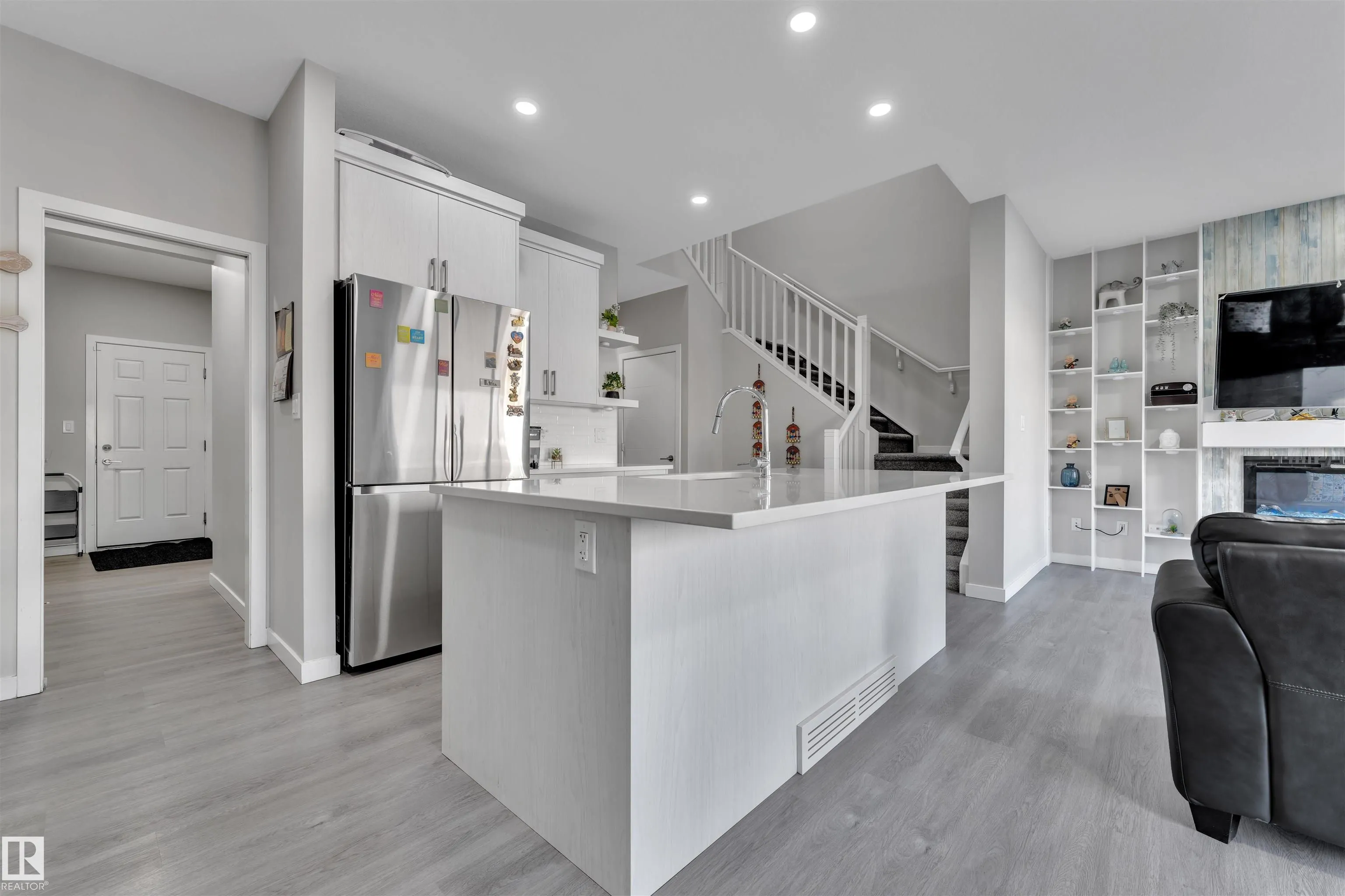 4339 HAWTHORN Landing