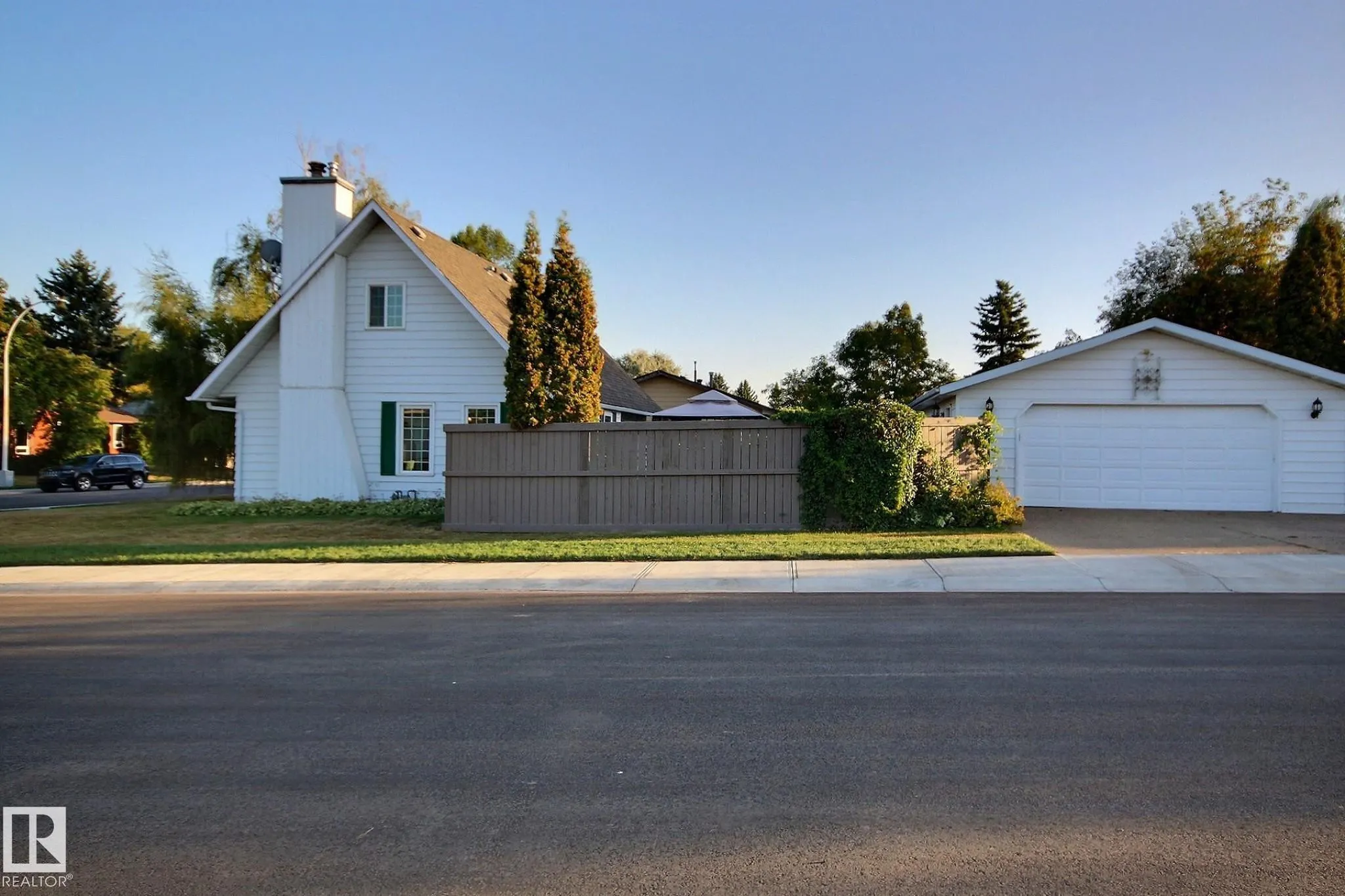 121 WILLIAM HUSTLER Crescent