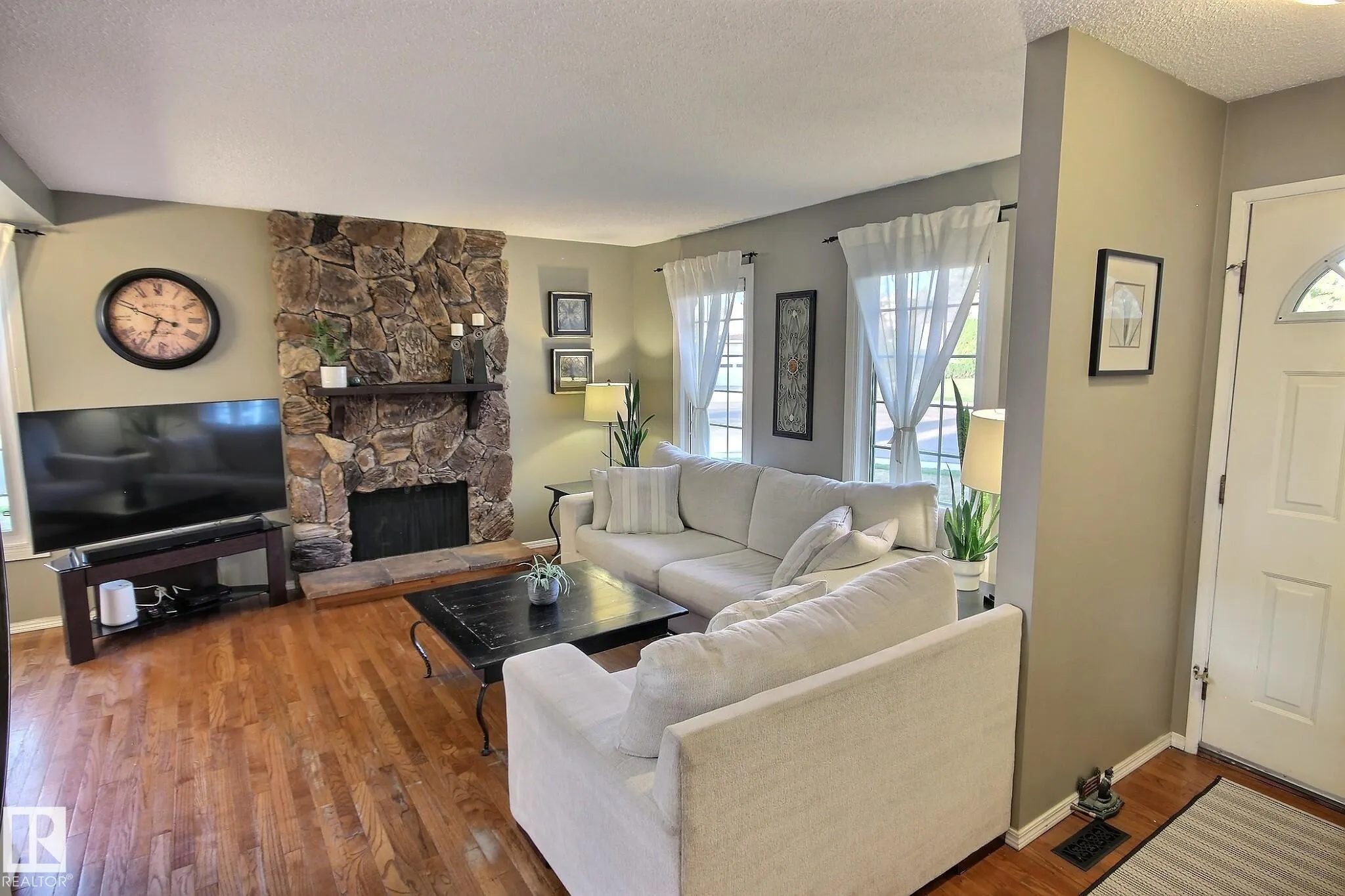 121 WILLIAM HUSTLER Crescent