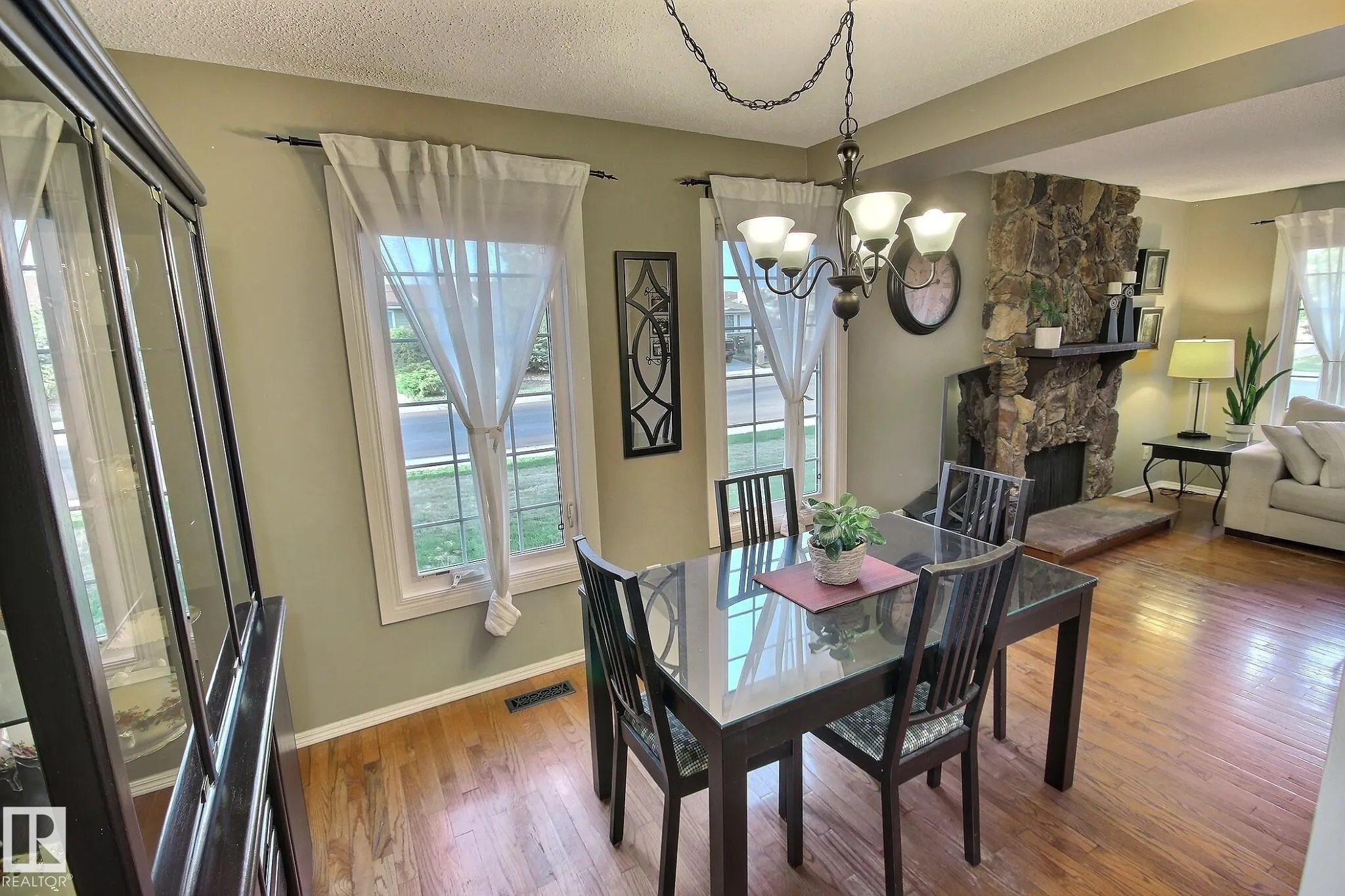 121 WILLIAM HUSTLER Crescent