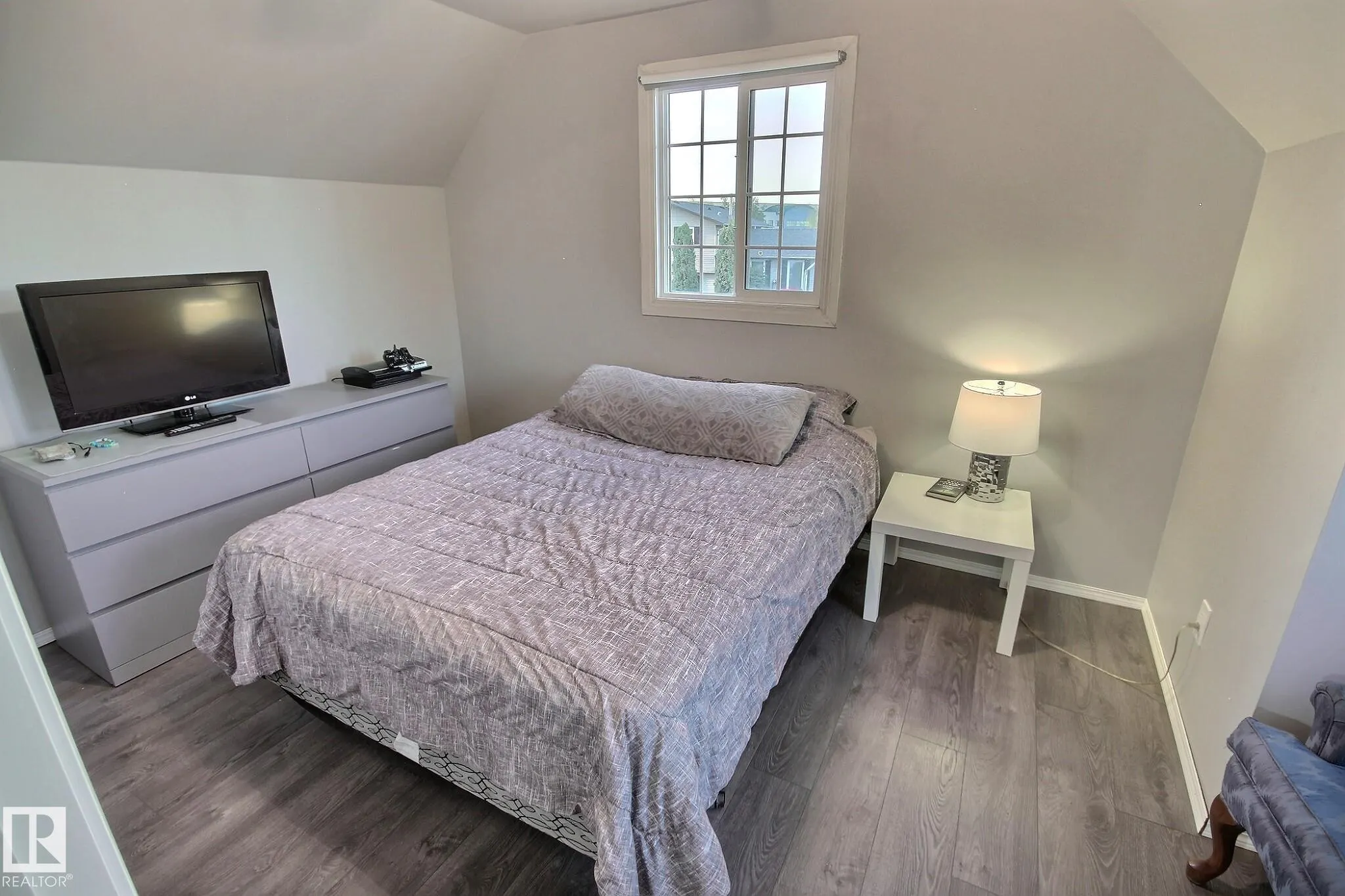 121 WILLIAM HUSTLER Crescent