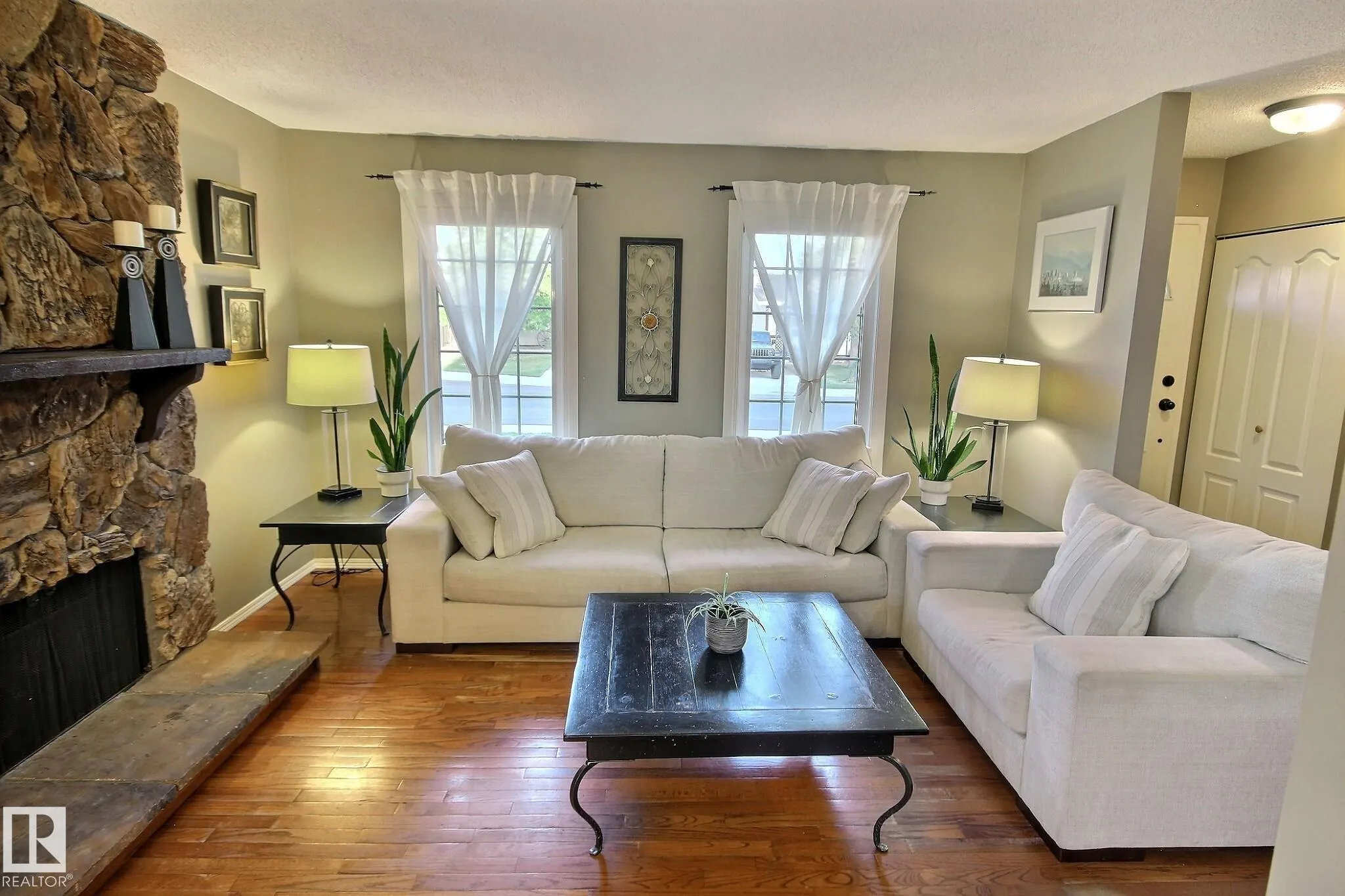 121 WILLIAM HUSTLER Crescent
