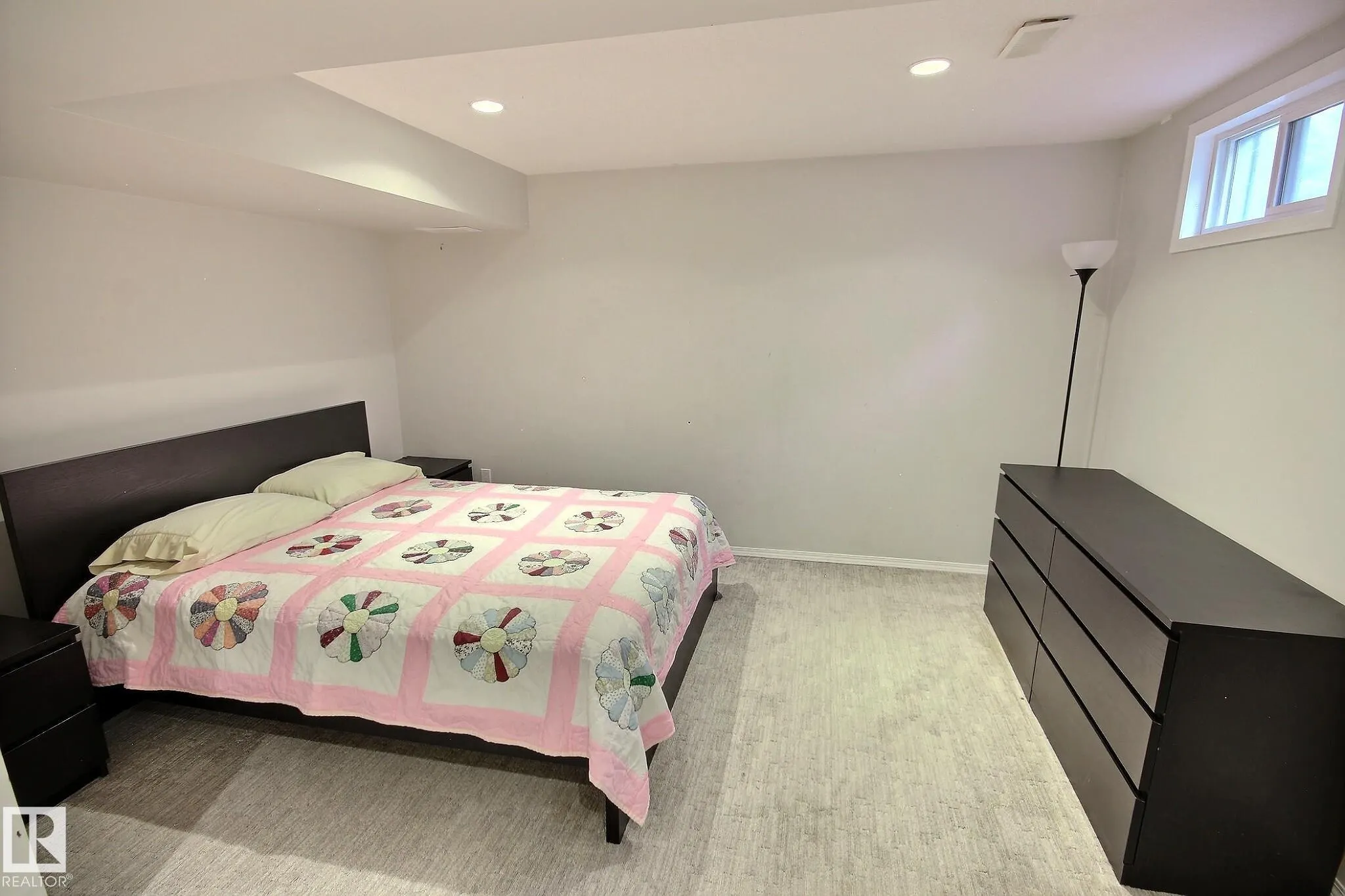 121 WILLIAM HUSTLER Crescent