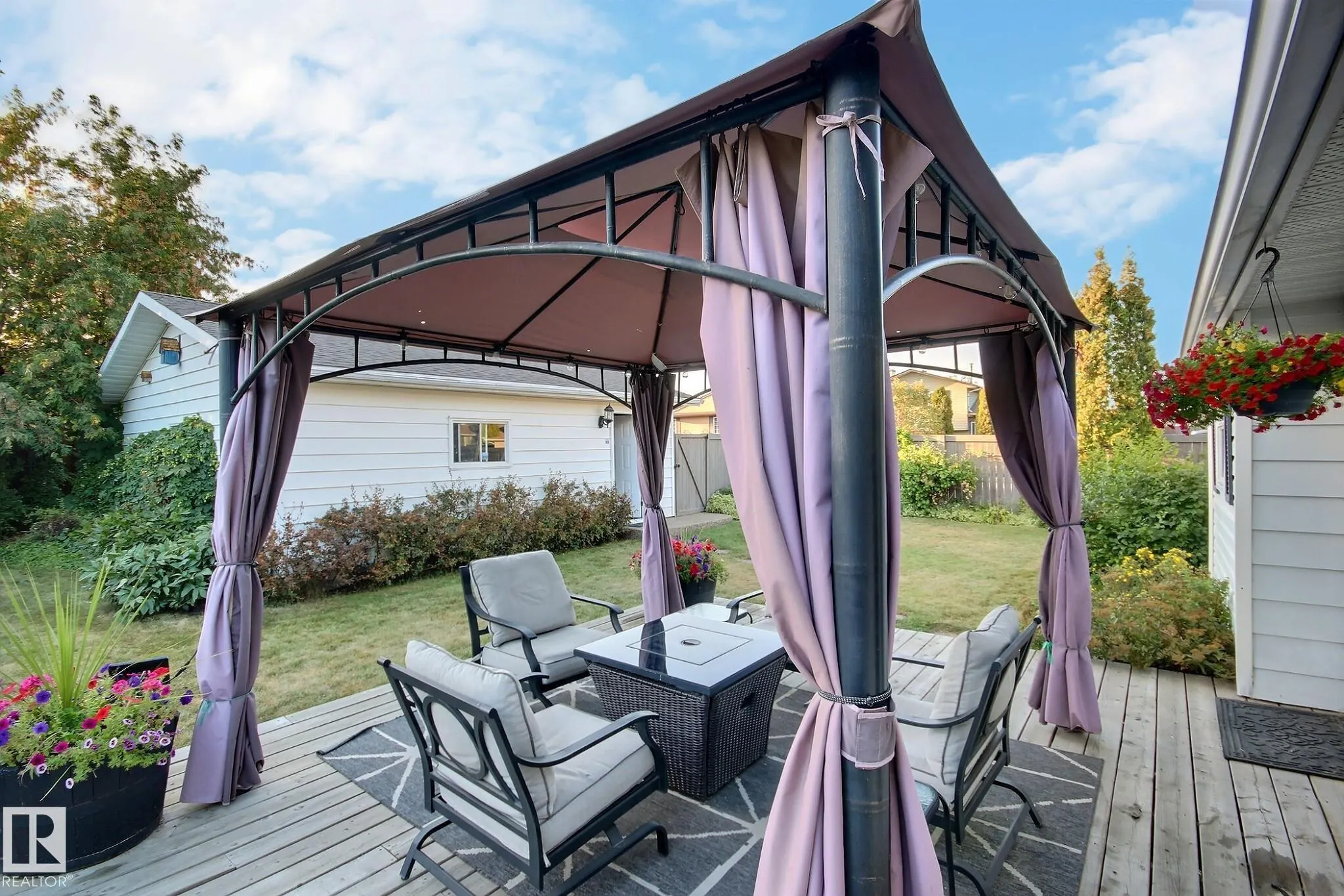 121 WILLIAM HUSTLER Crescent