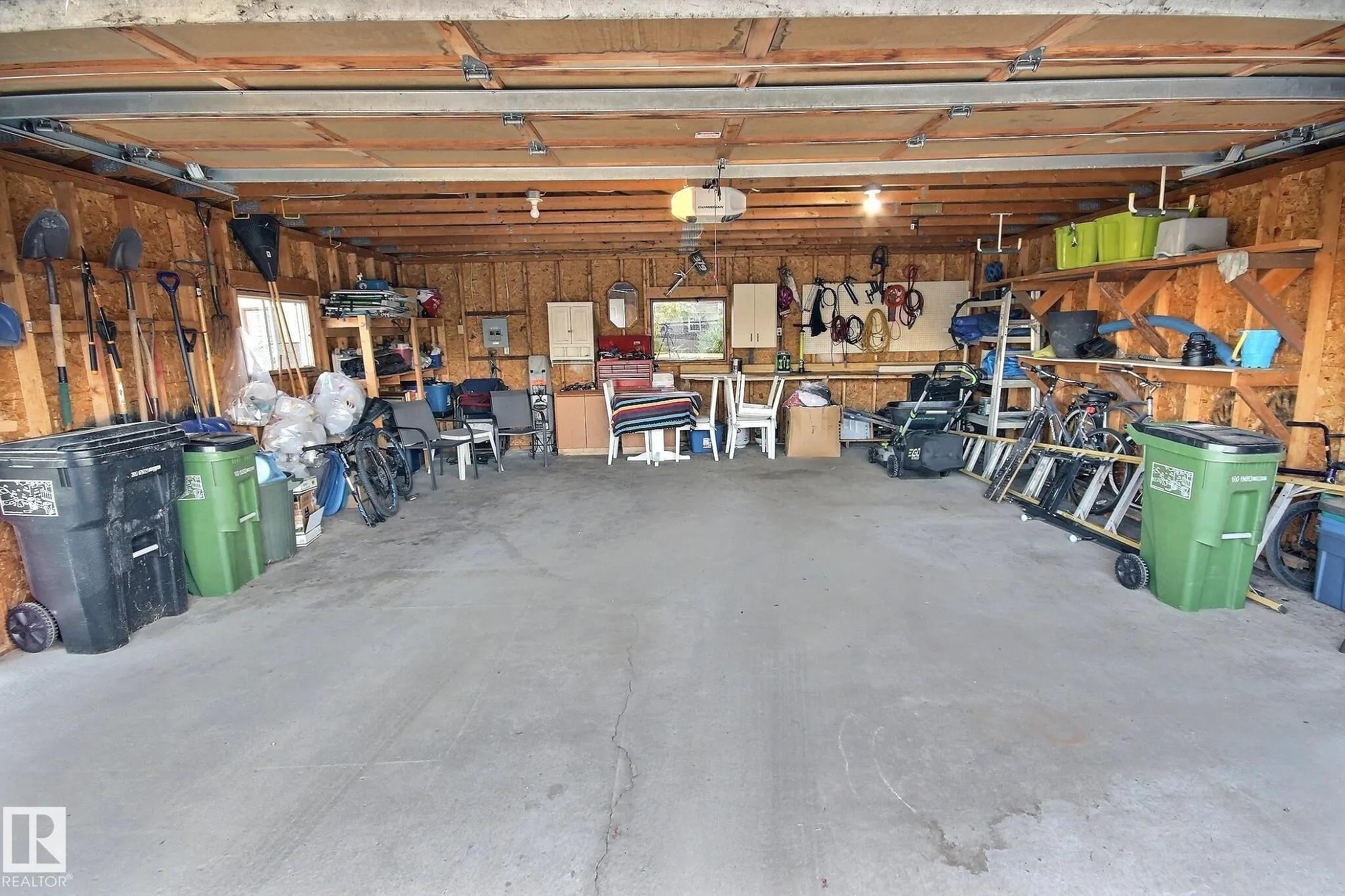 121 WILLIAM HUSTLER Crescent
