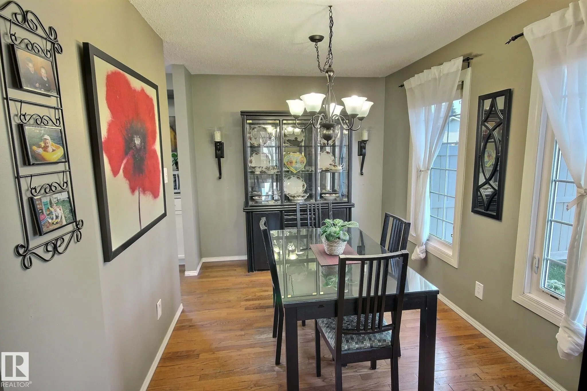 121 WILLIAM HUSTLER Crescent