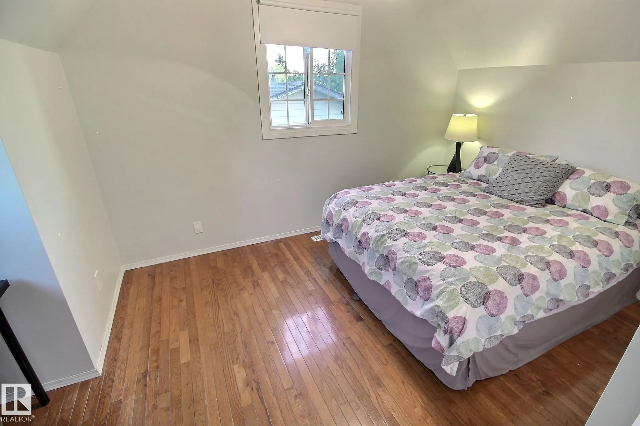 121 WILLIAM HUSTLER Crescent
