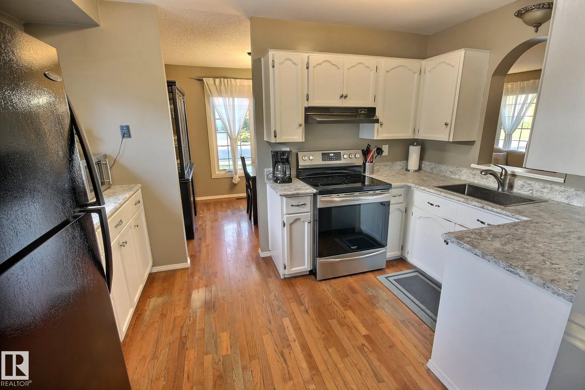 121 WILLIAM HUSTLER Crescent