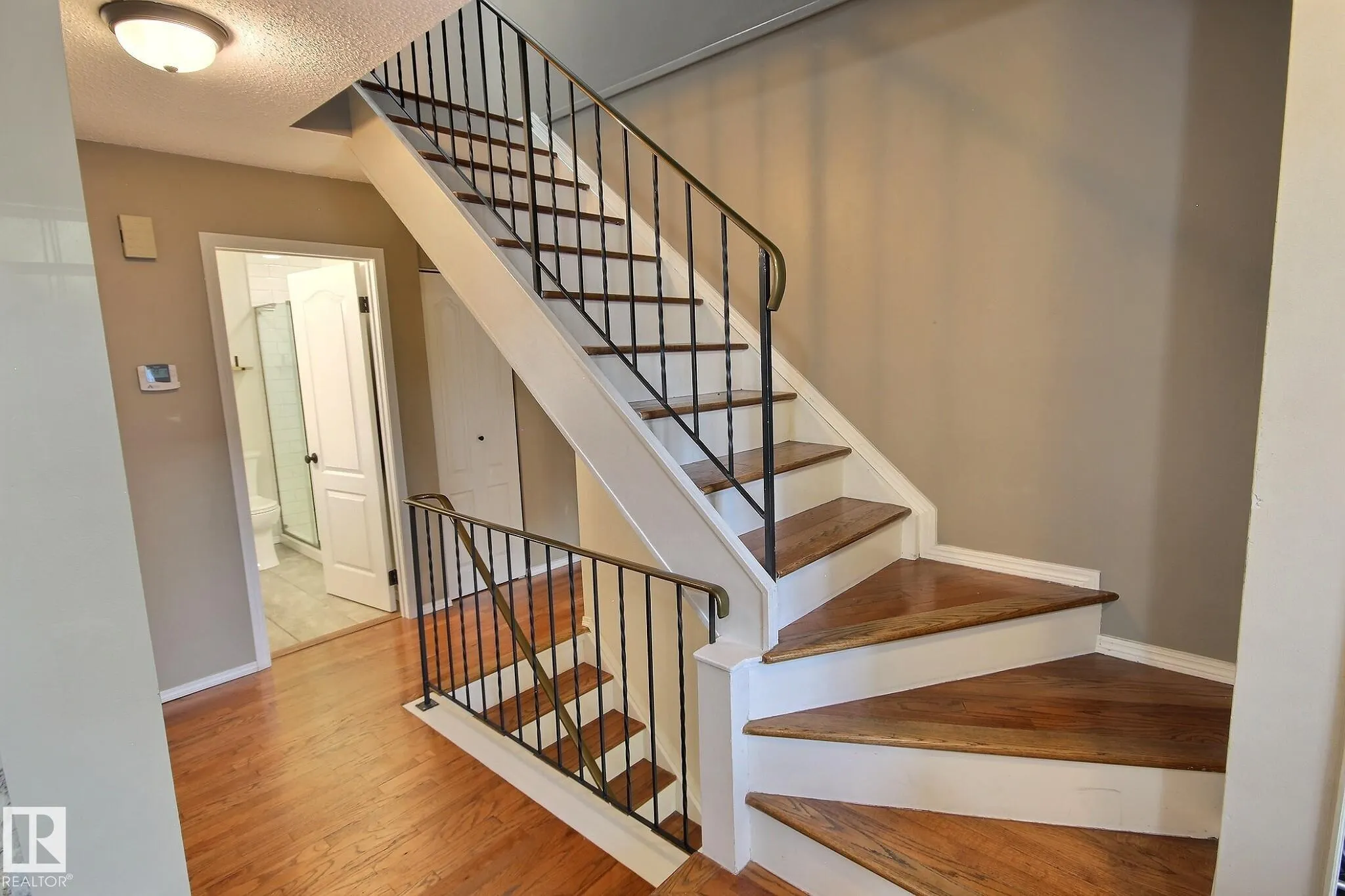 121 WILLIAM HUSTLER Crescent