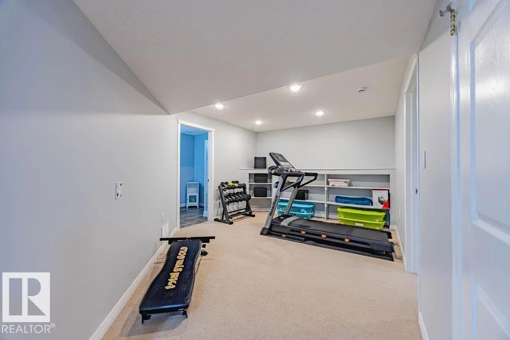 609 MEADOWVIEW Crescent