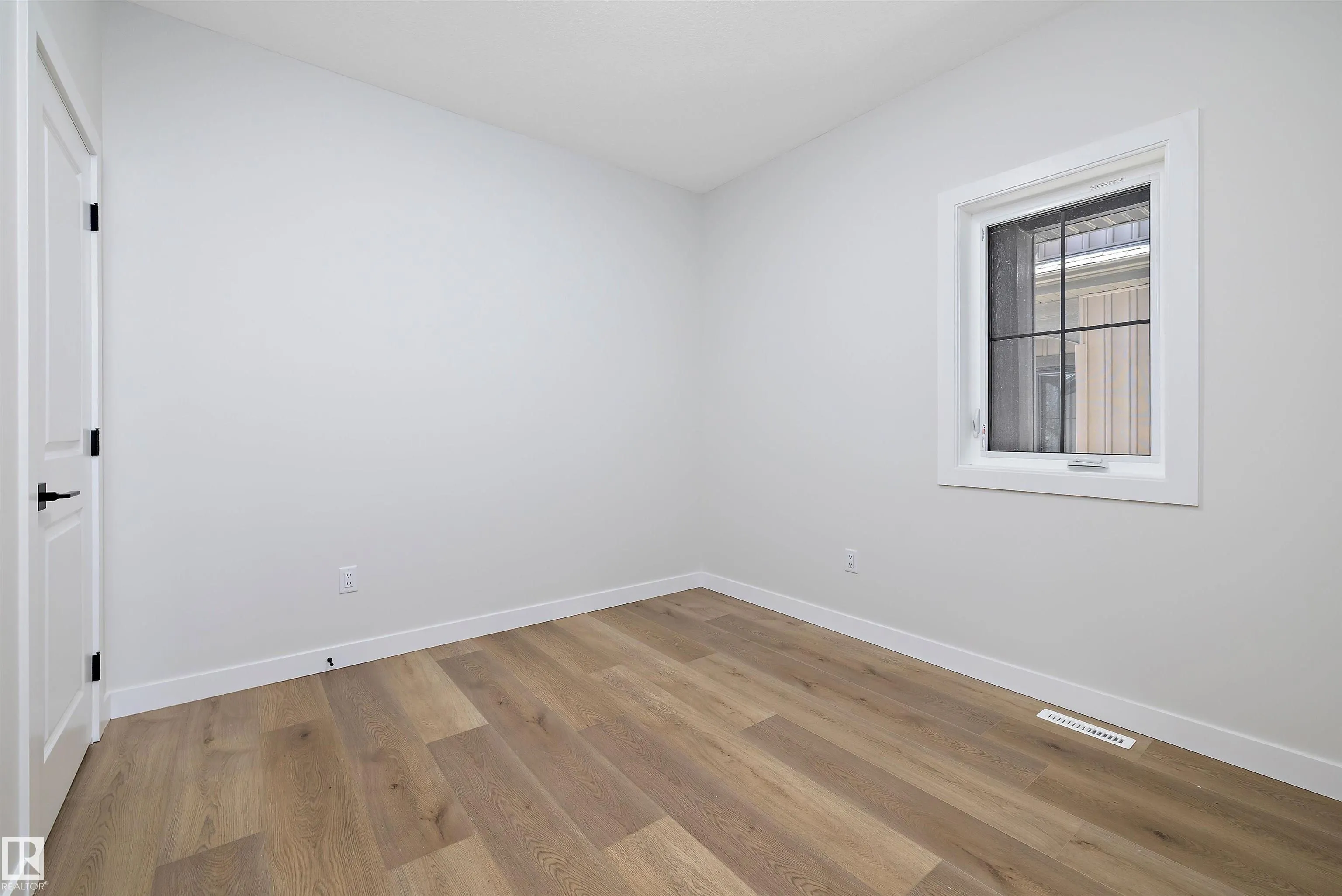 22 Chartres Close
