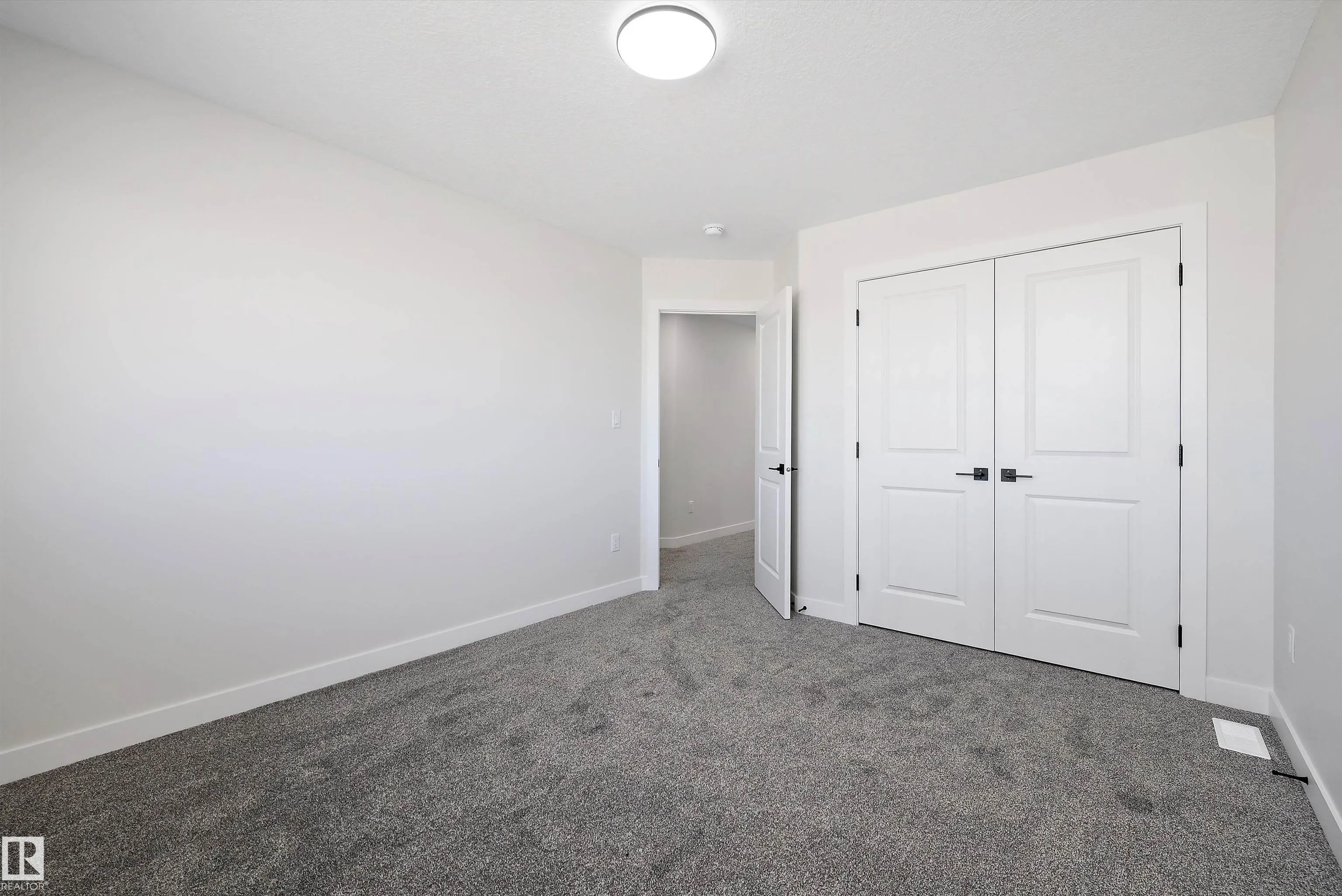 22 Chartres Close