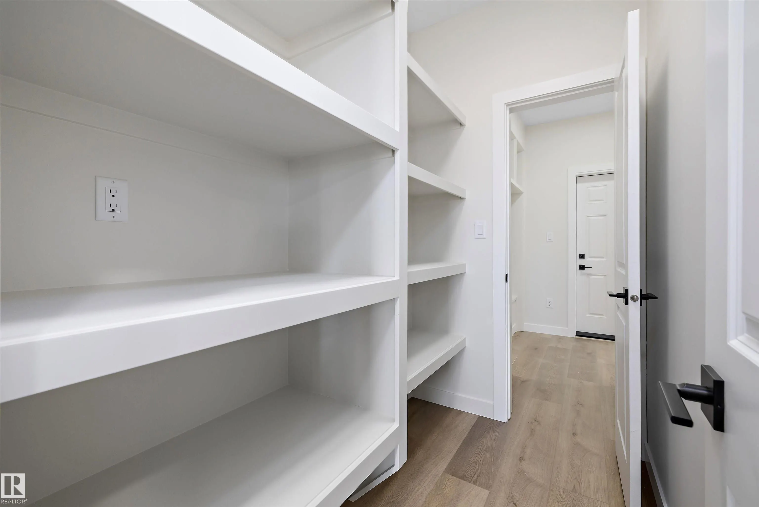 22 Chartres Close