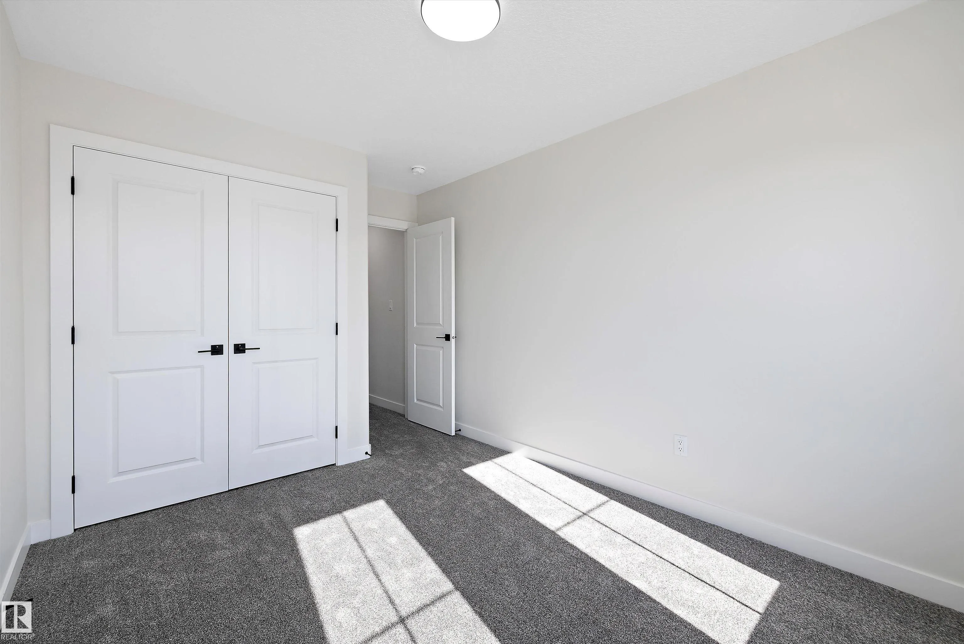 22 Chartres Close