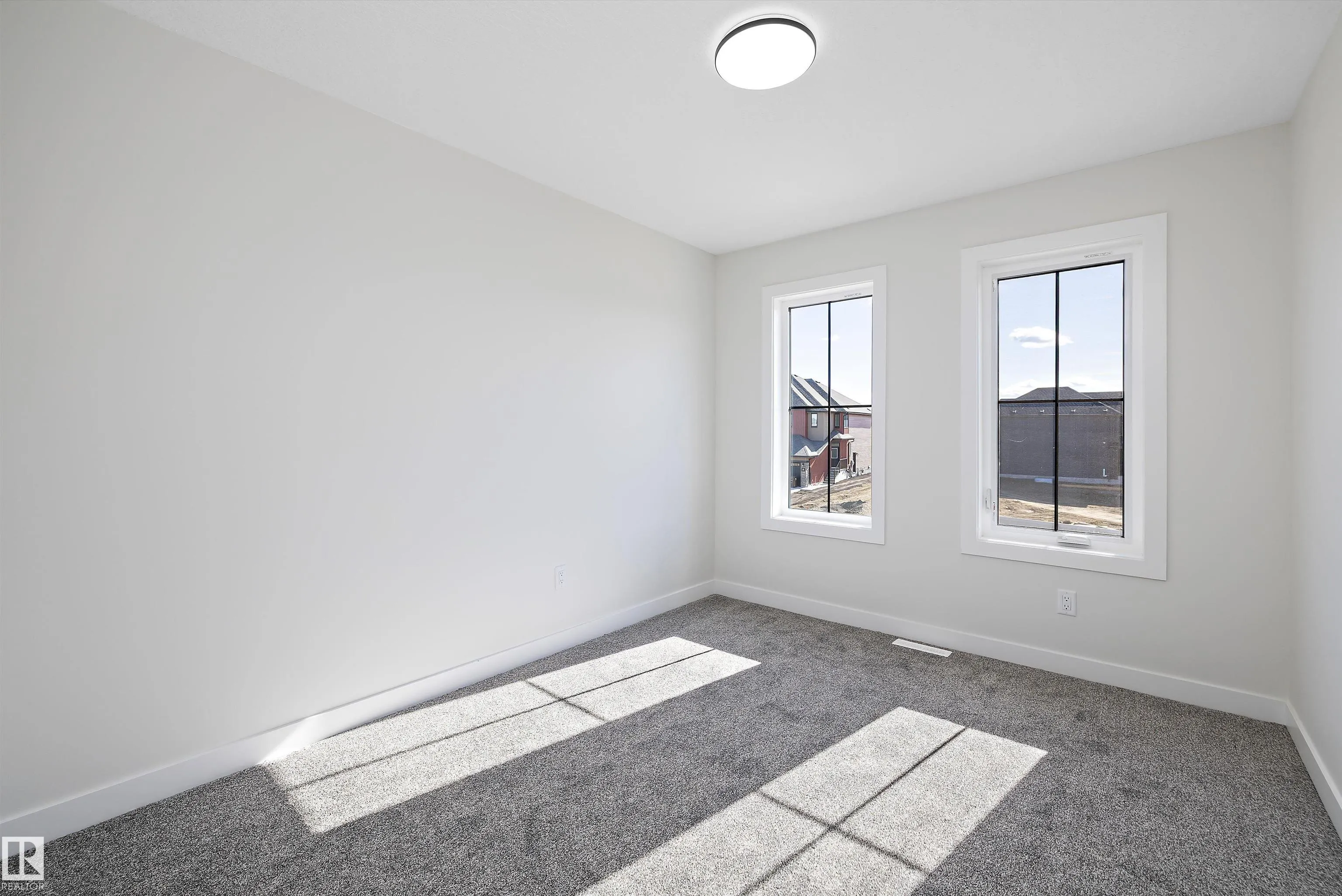 22 Chartres Close