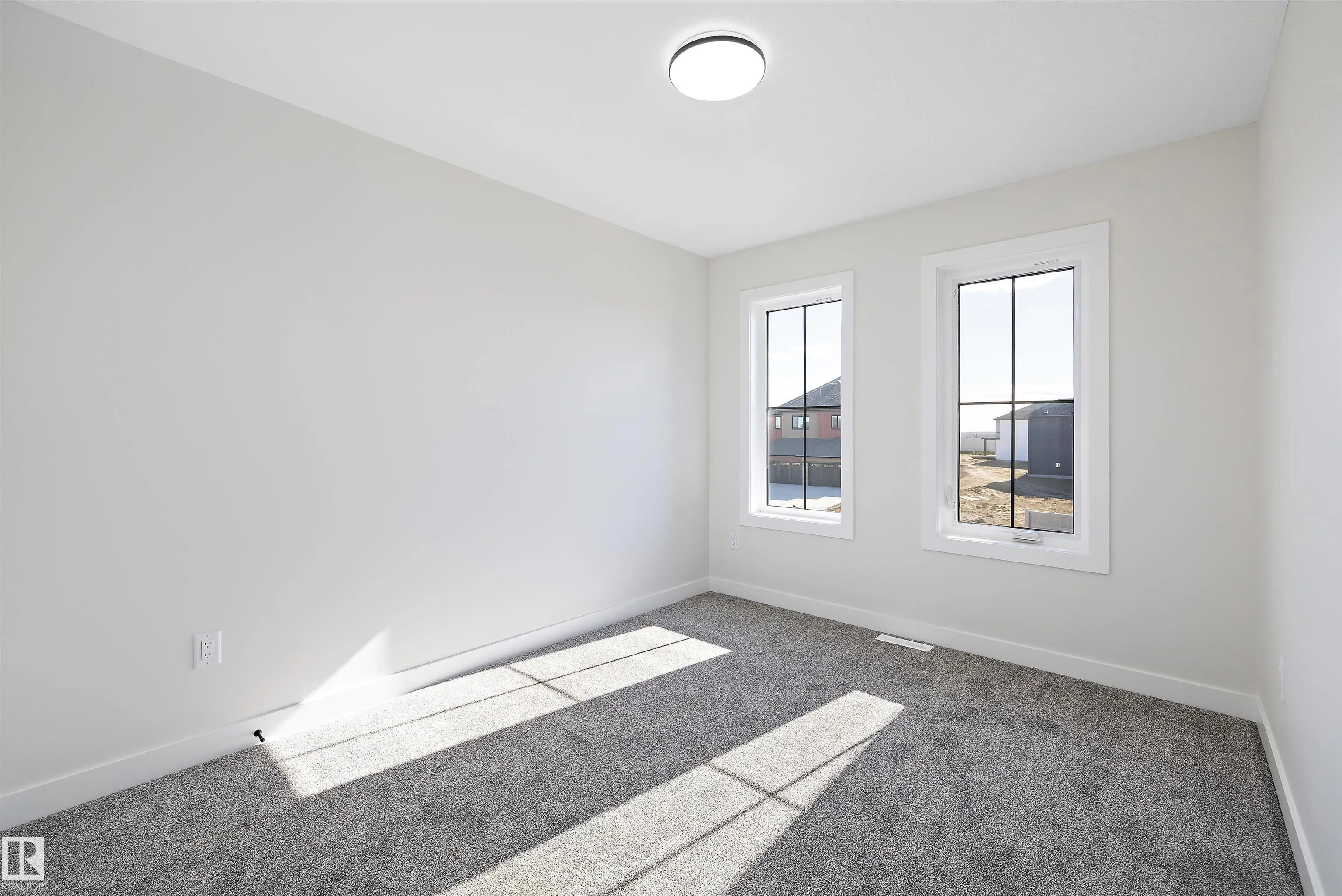 22 Chartres Close