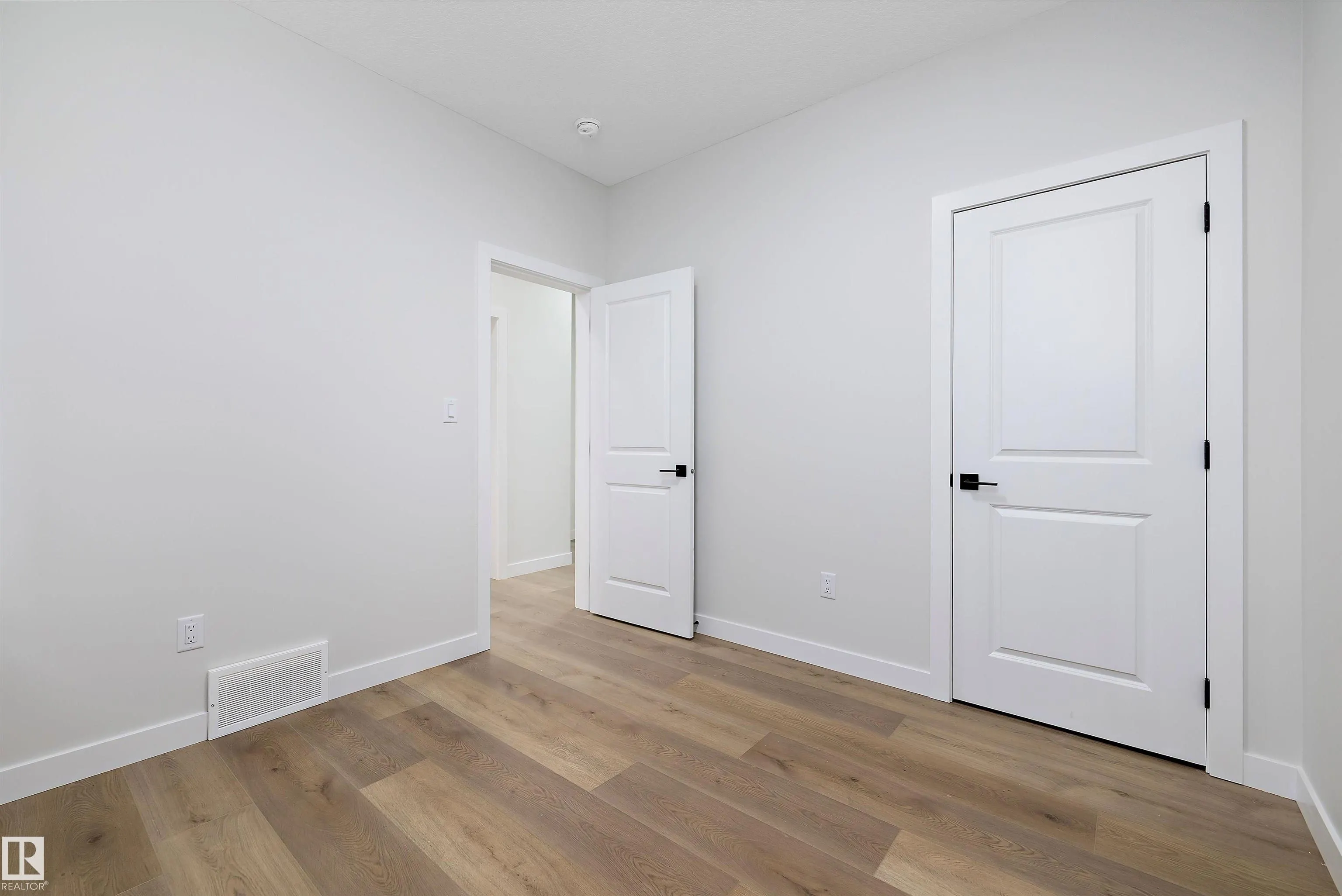 22 Chartres Close