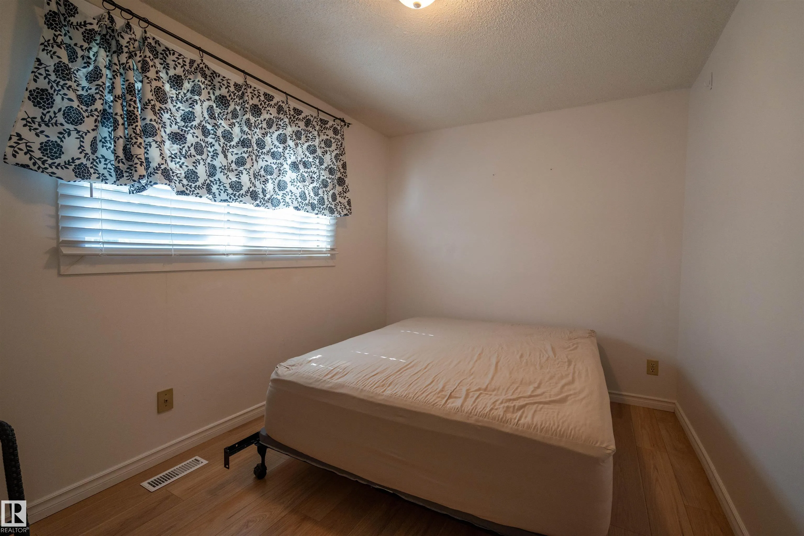 514 & 515 LAKESIDE Drive