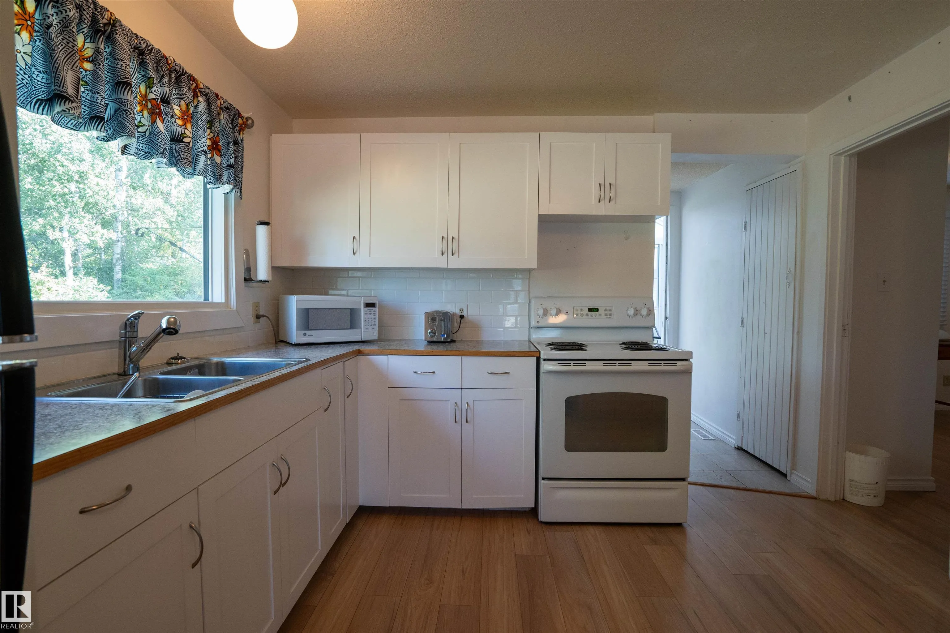 514 & 515 LAKESIDE Drive
