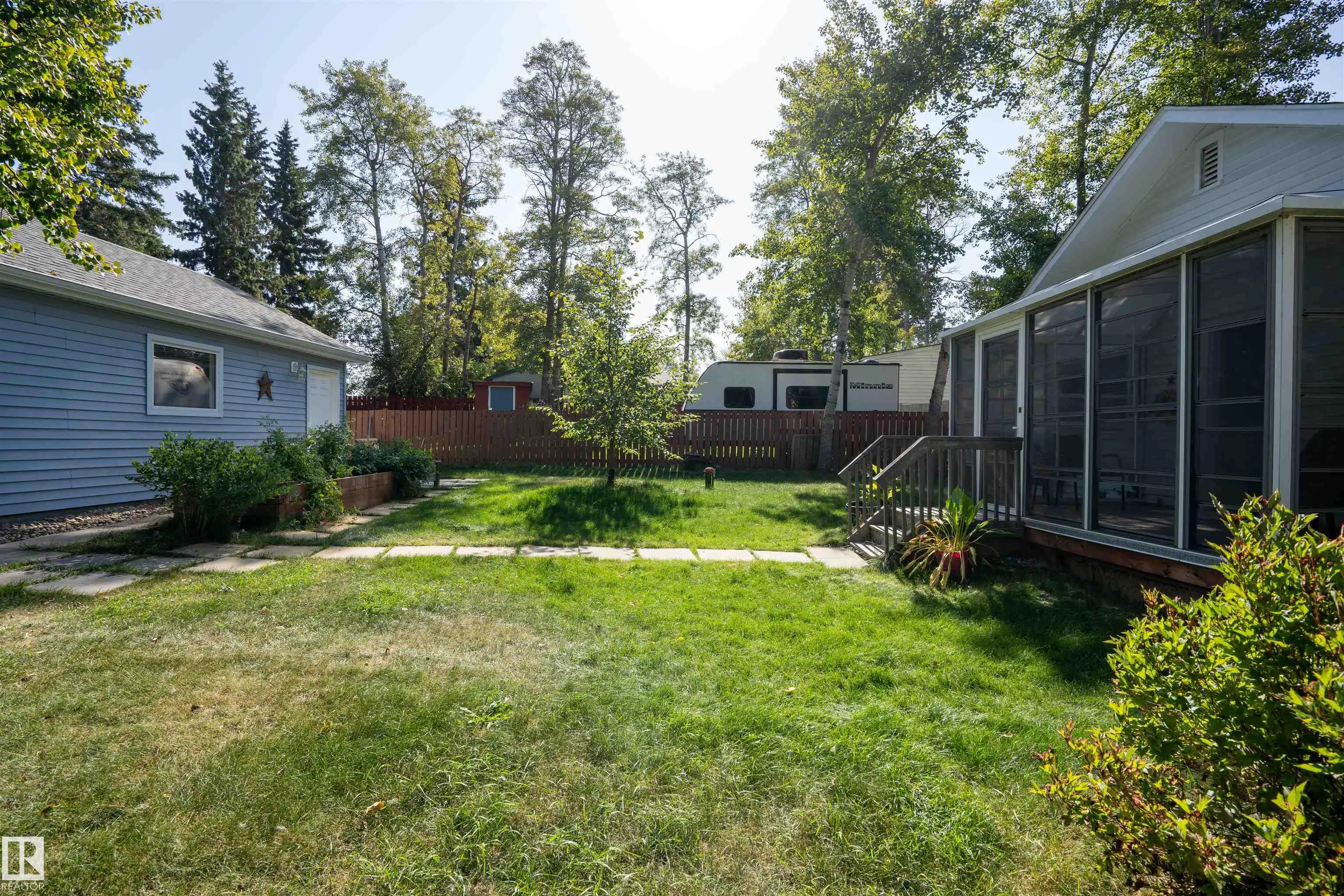 514 & 515 LAKESIDE Drive